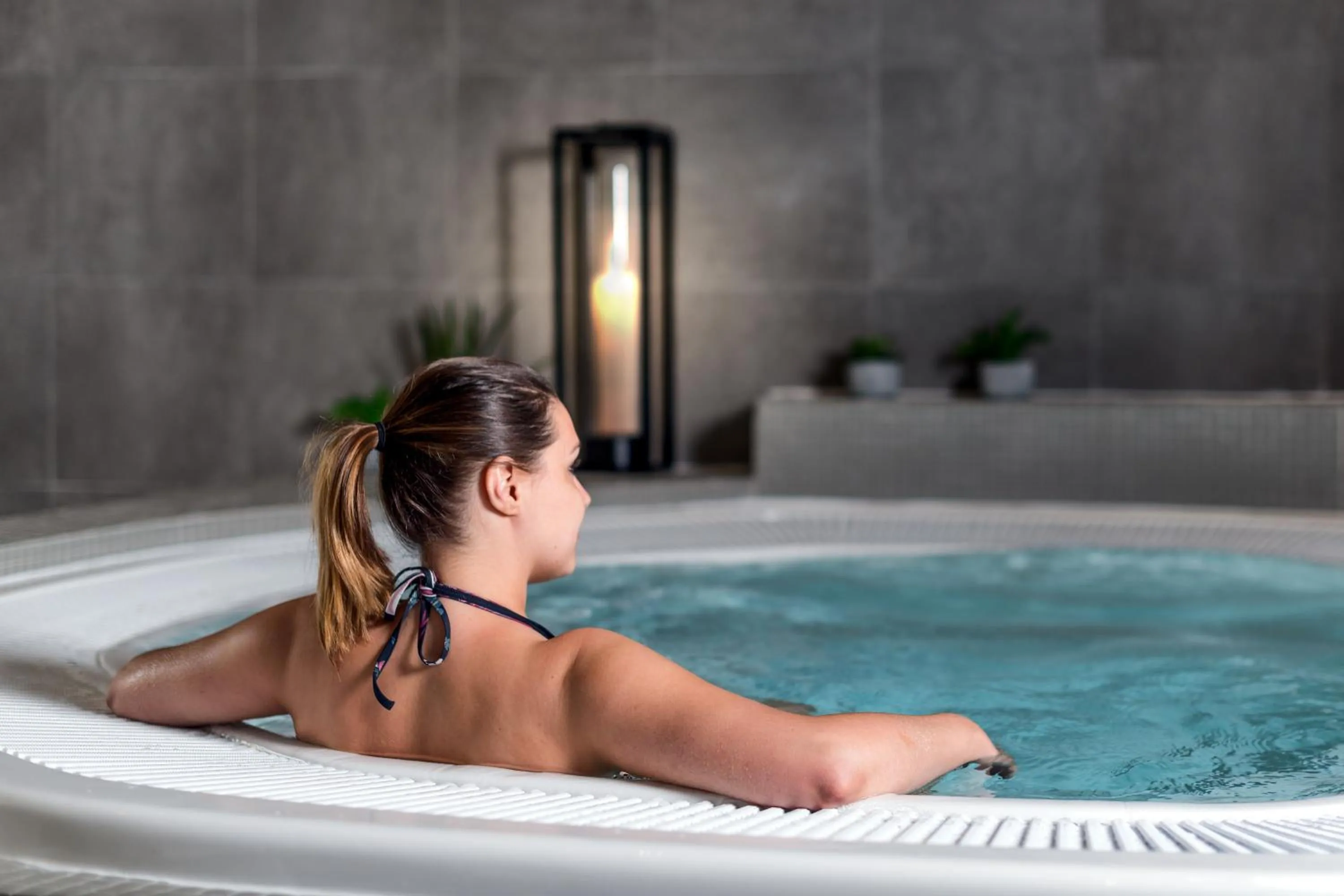 Hot Tub in Hotel du Roi & Spa by SOWELL COLLECTION