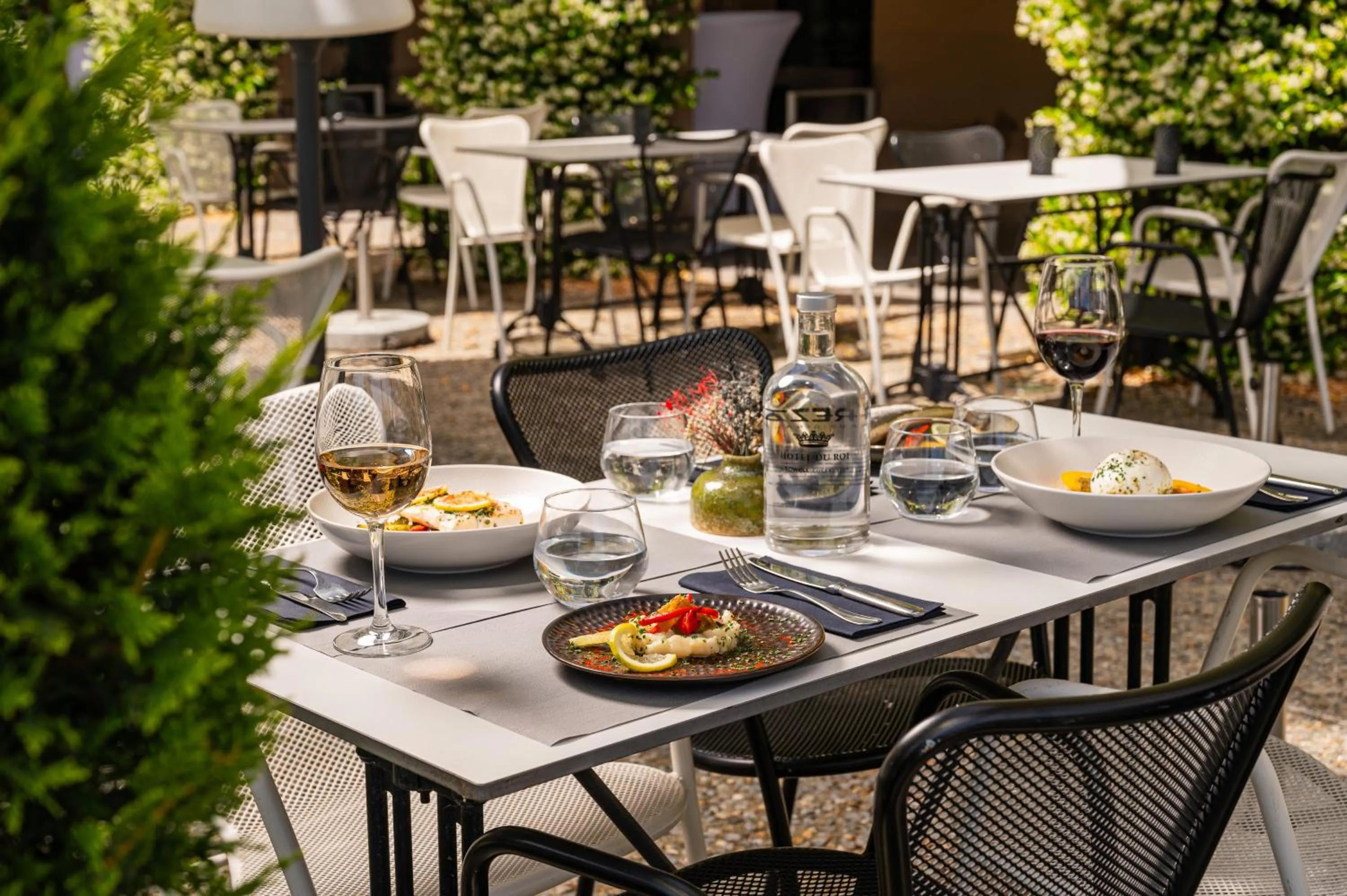 Restaurant/places to eat in Hotel du Roi & Spa by SOWELL COLLECTION