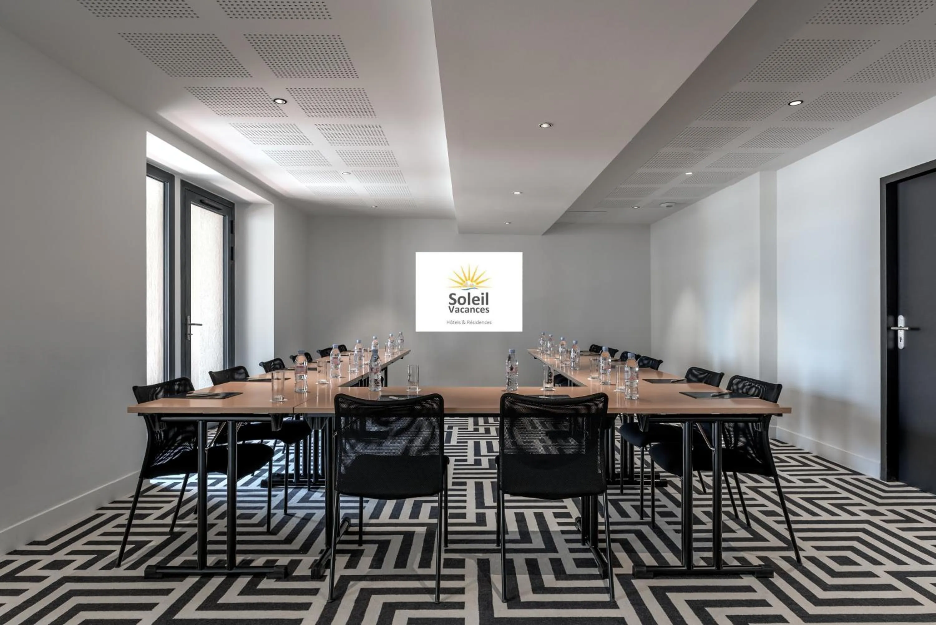 Business facilities in Hotel du Roi & Spa by SOWELL COLLECTION