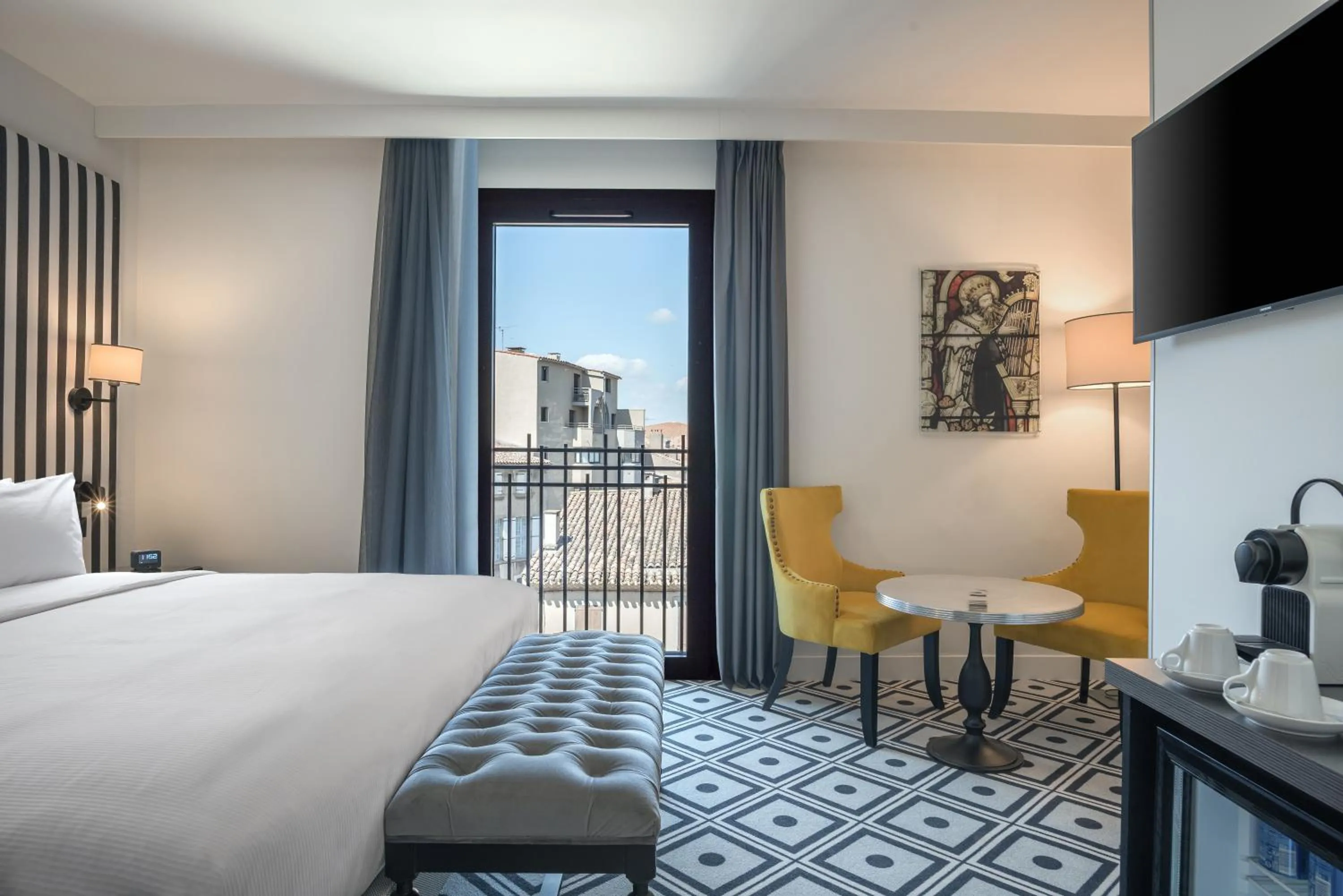 Photo of the whole room, Bed in Hotel du Roi & Spa by SOWELL COLLECTION