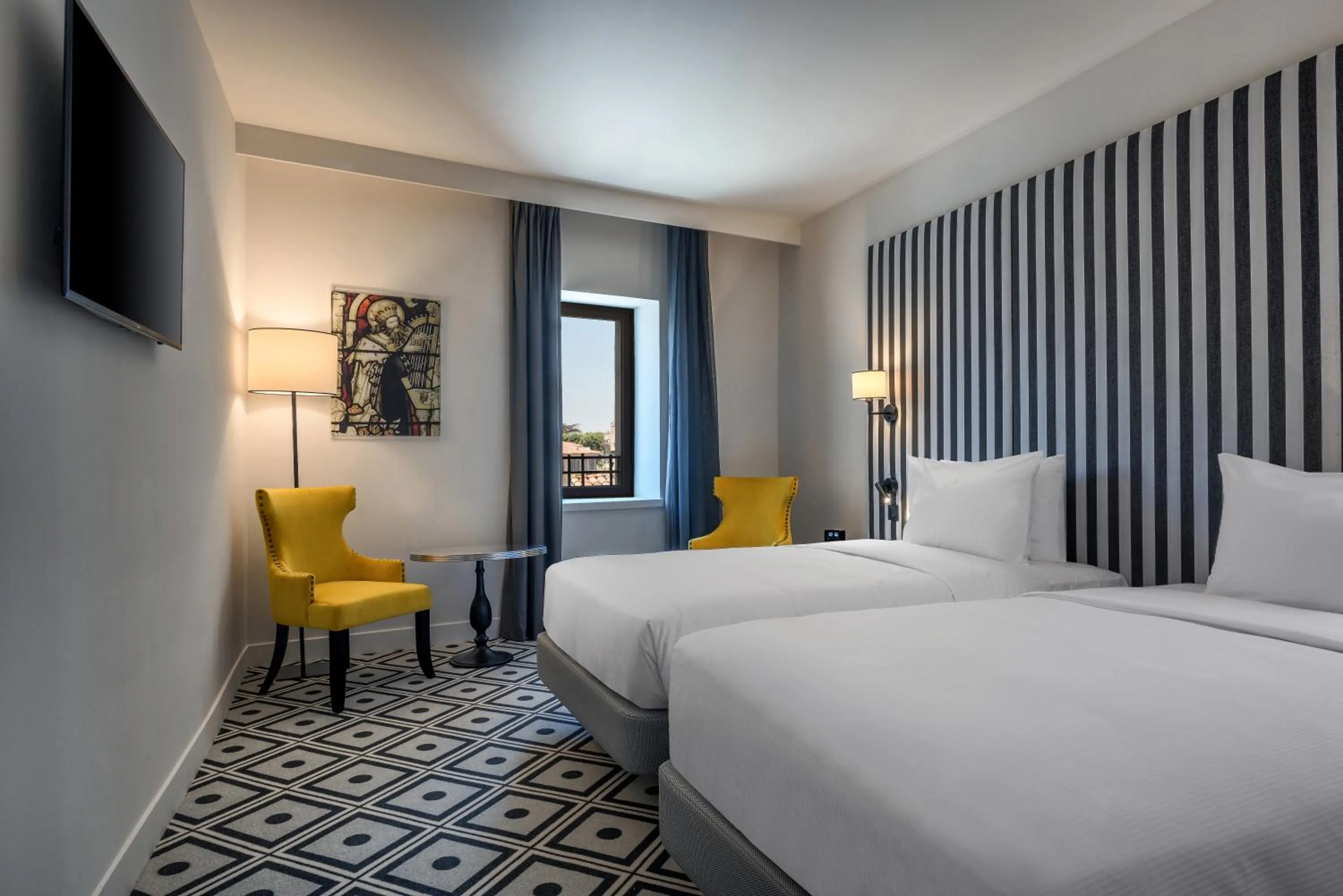 Photo of the whole room, Bed in Hotel du Roi & Spa by SOWELL COLLECTION