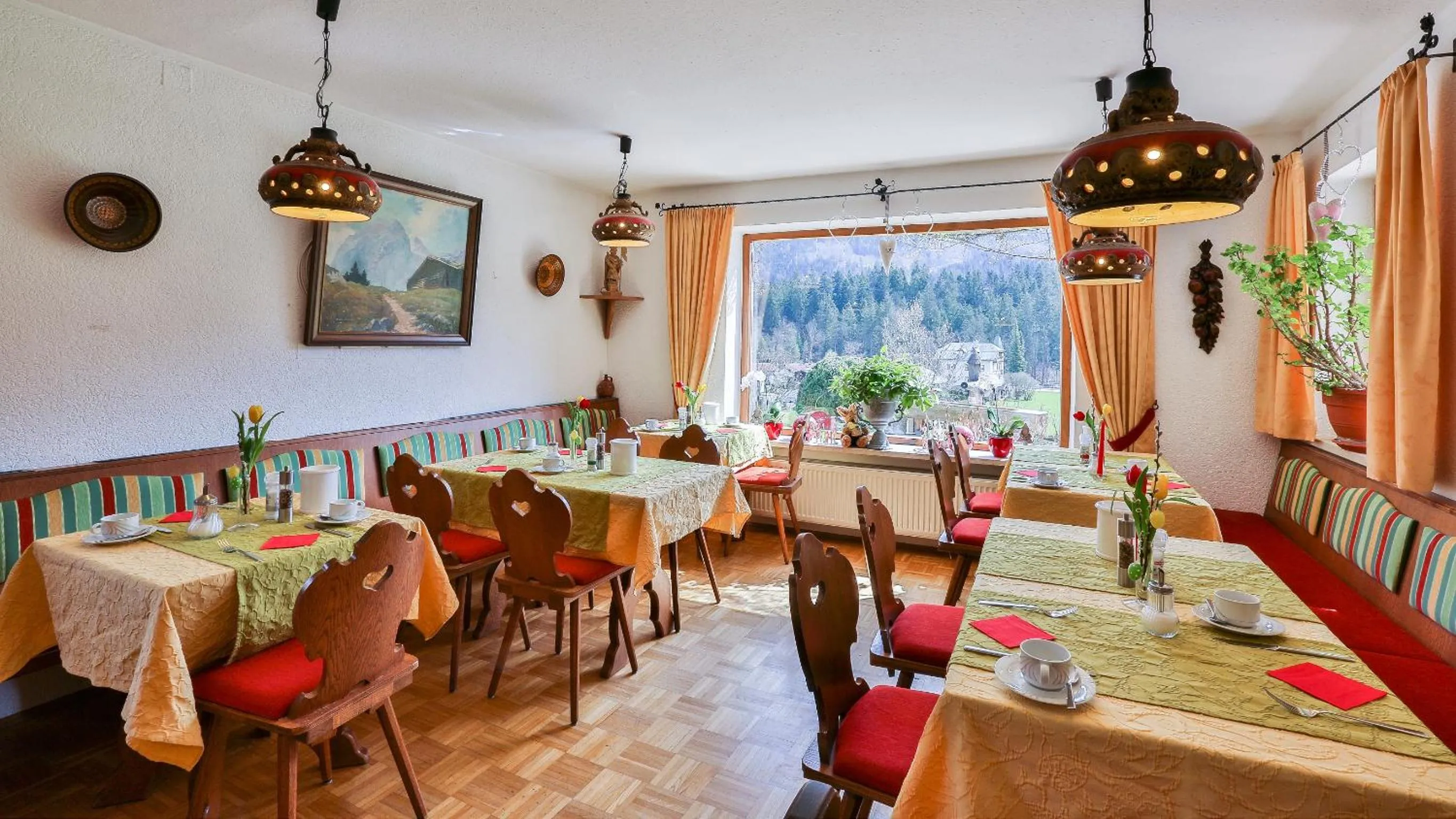 Restaurant/places to eat in Tourist Hotel Boehm