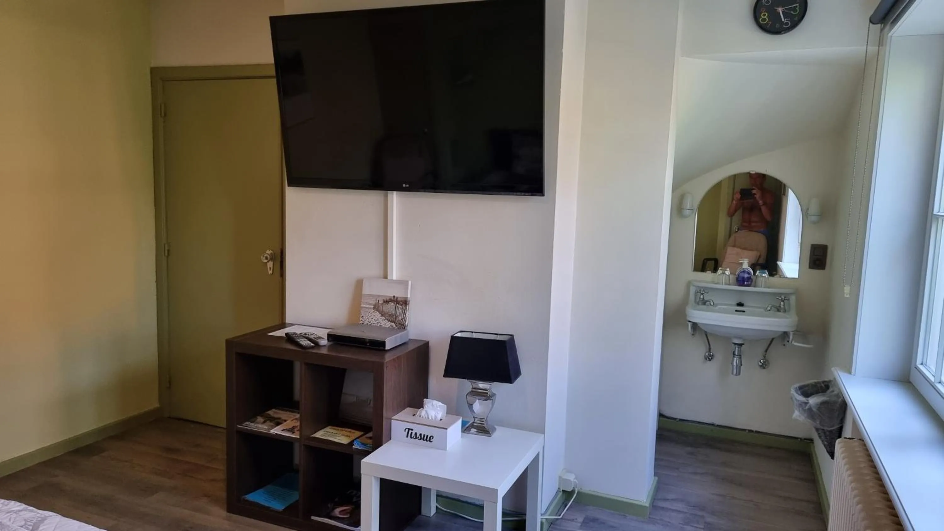 TV and multimedia in B&B Villa Fernadine