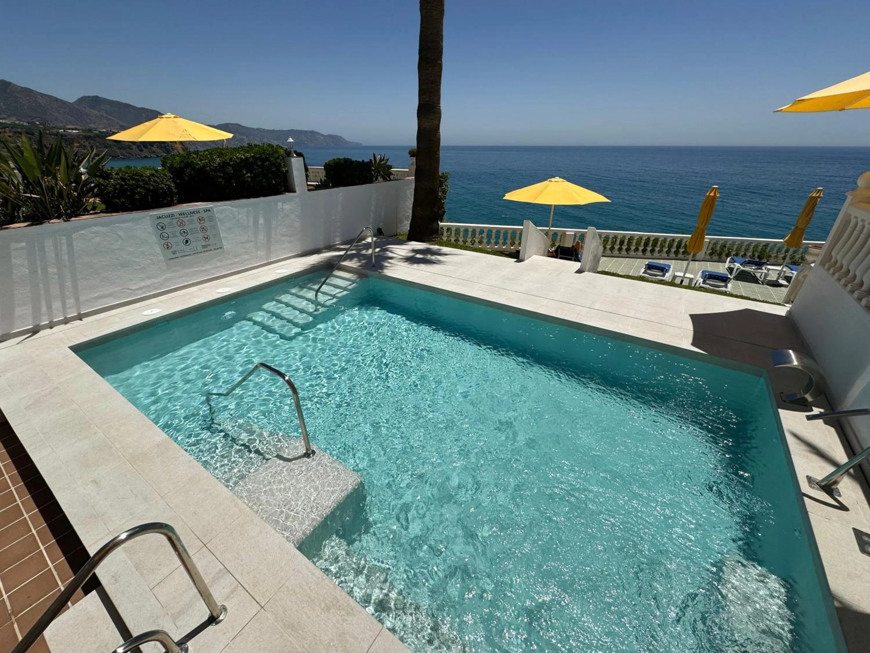 Pool view in Hotel Paraíso Del Mar