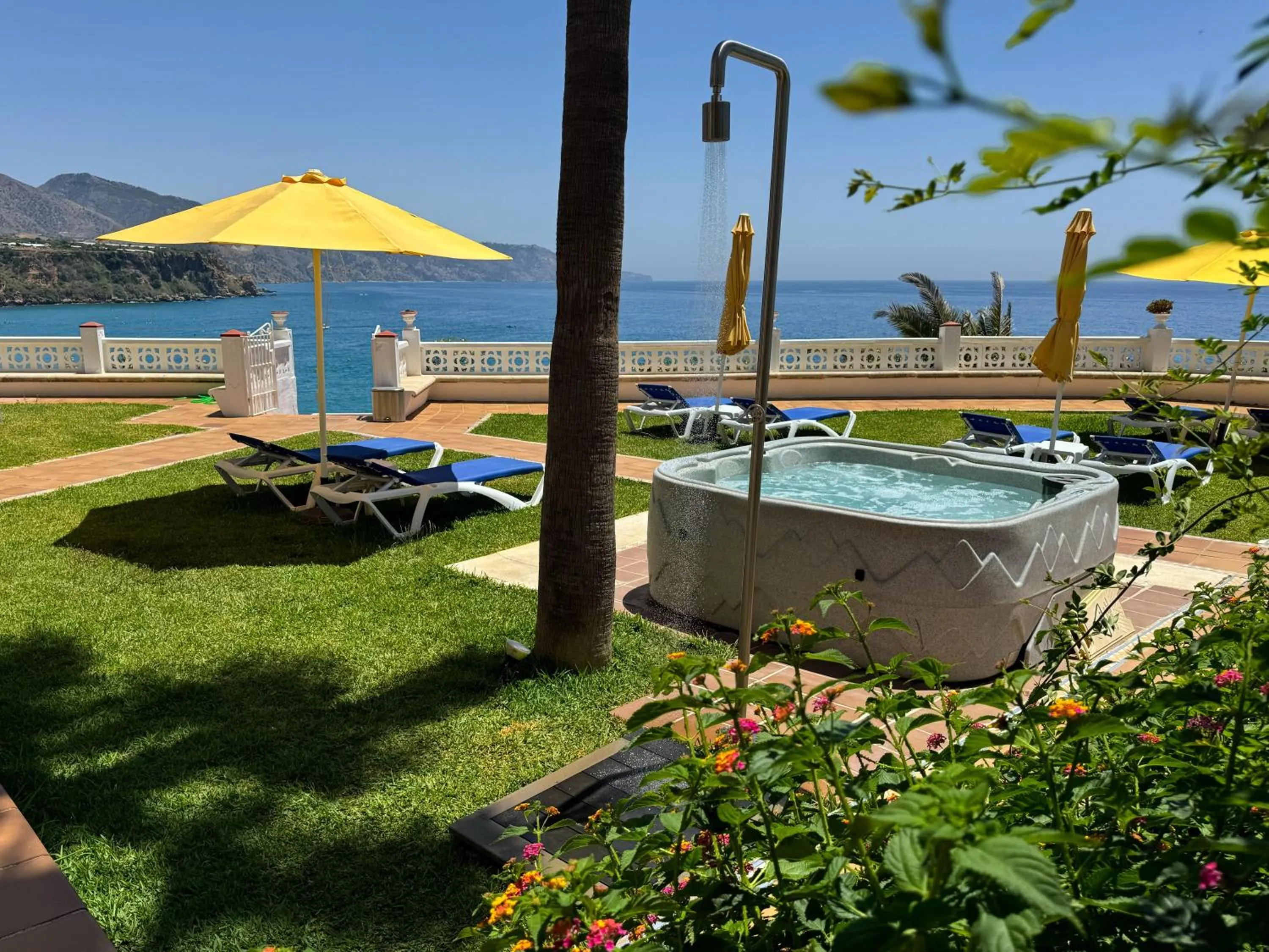 Swimming pool in Hotel Paraíso Del Mar