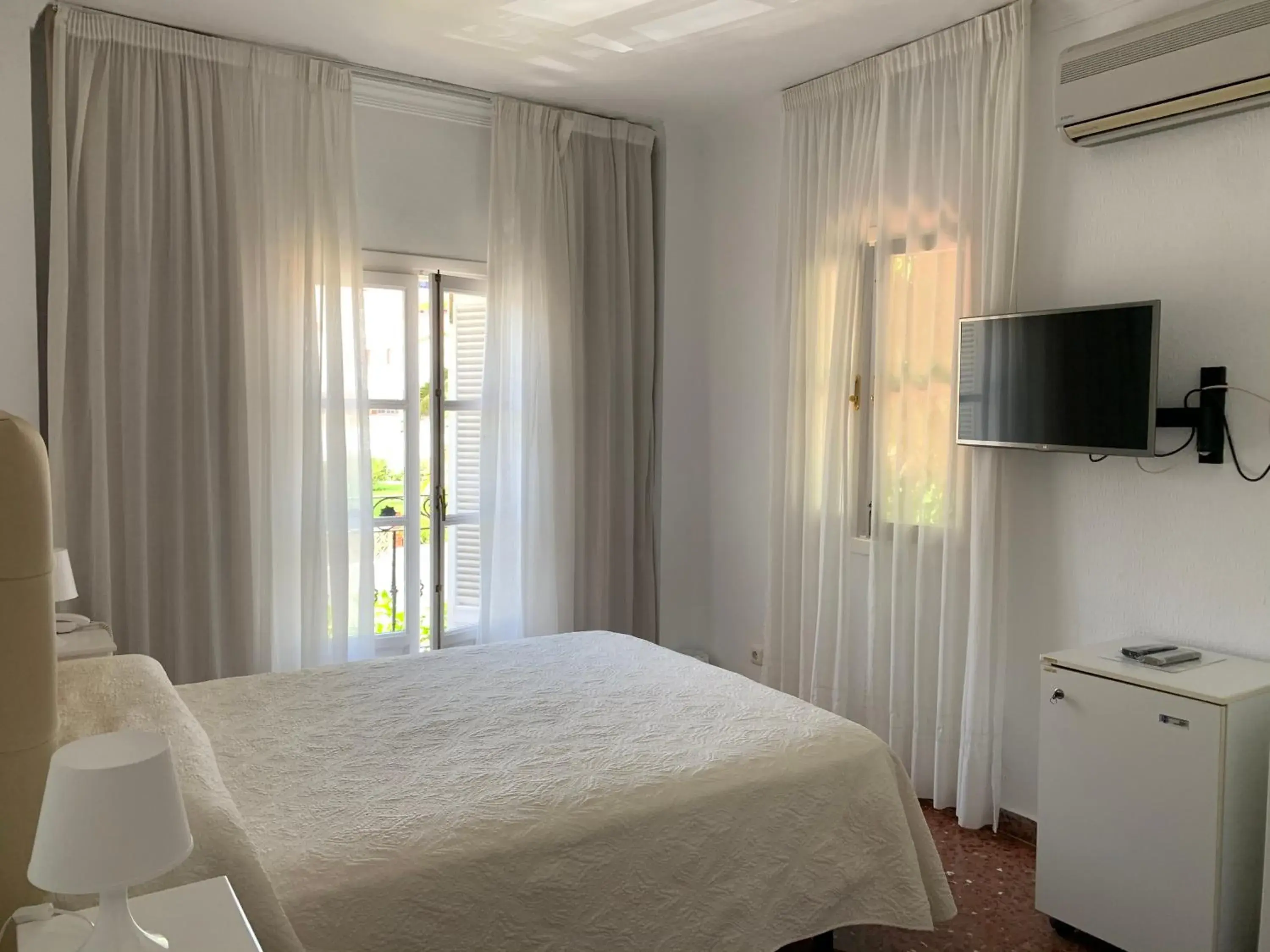 Basic Double Room in Hotel Paraíso Del Mar Basic Double Room in Hotel Paraíso Del Mar