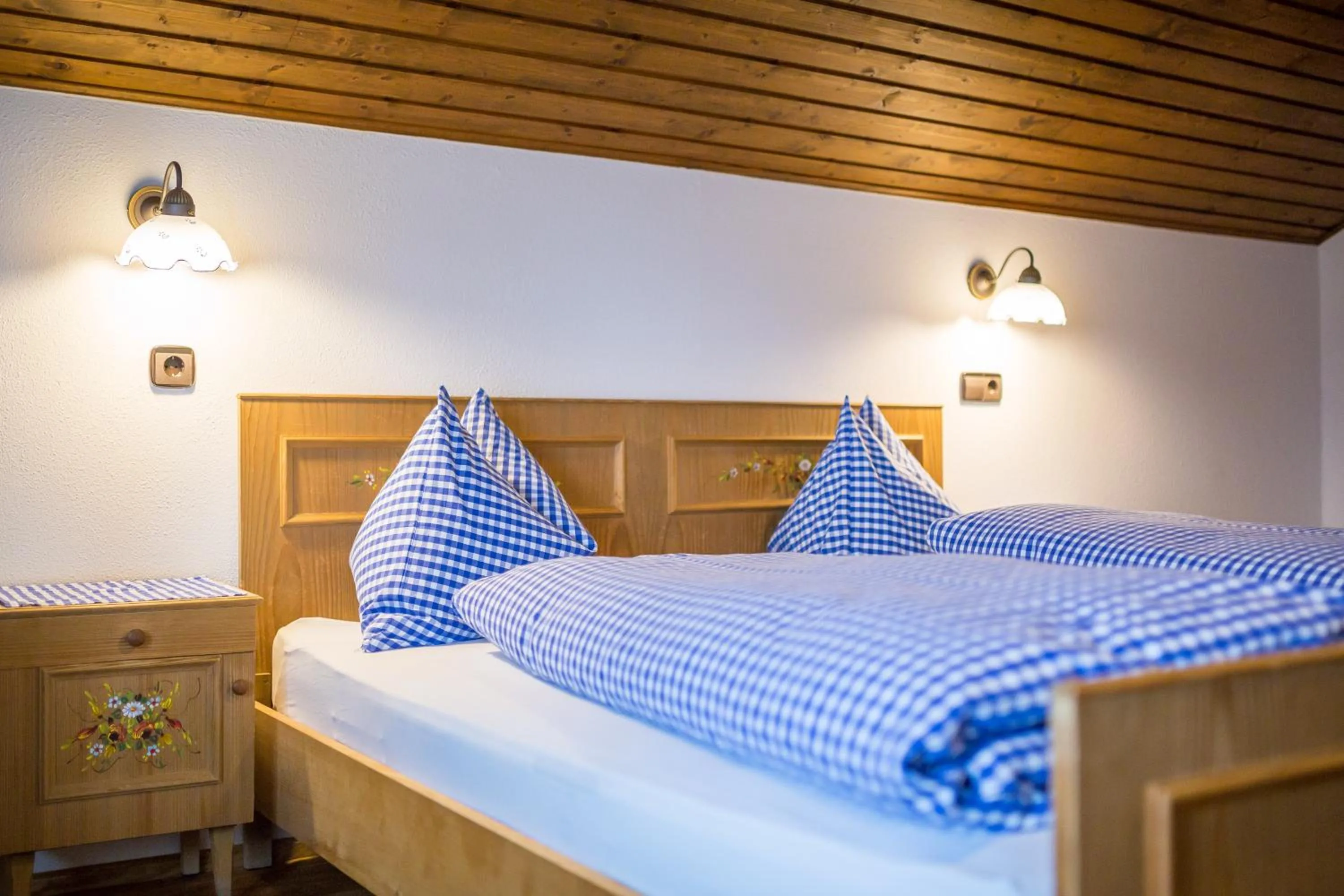Photo of the whole room, Bed in Berggasthaus Agritur Moserhof