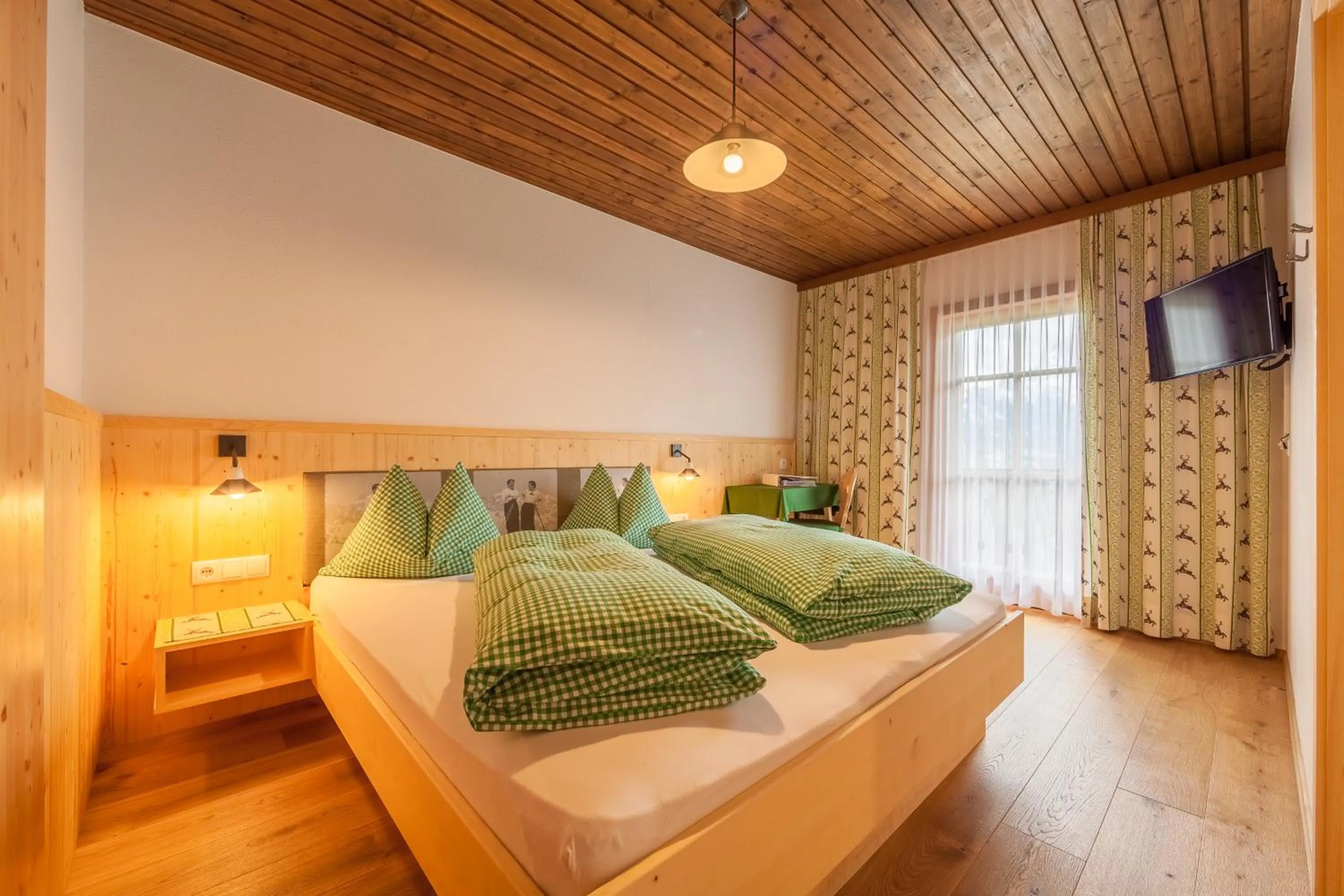 Photo of the whole room, Bed in Berggasthaus Agritur Moserhof