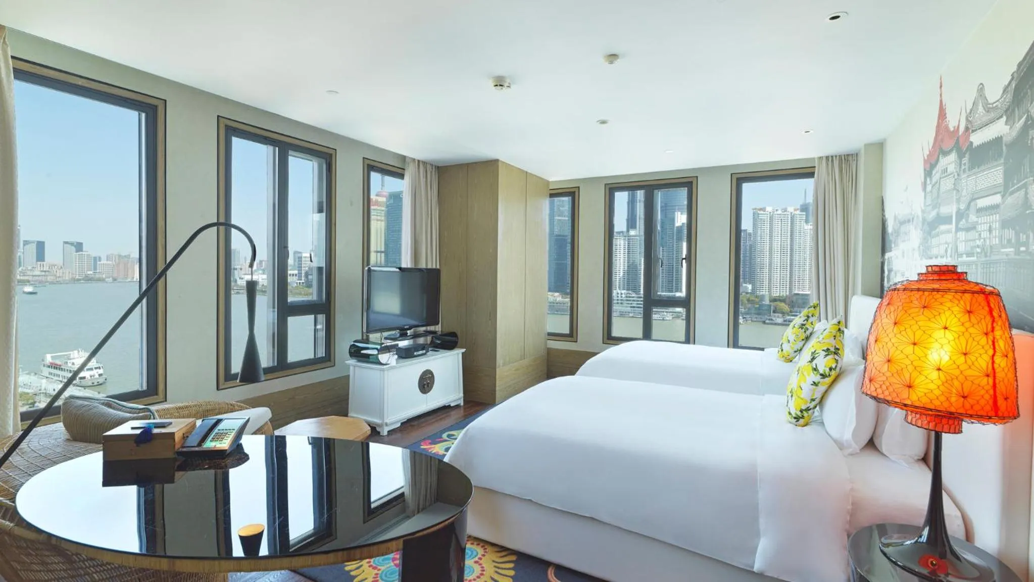 Photo of the whole room, Bed in Hotel Indigo Shanghai On The Bund by IHG