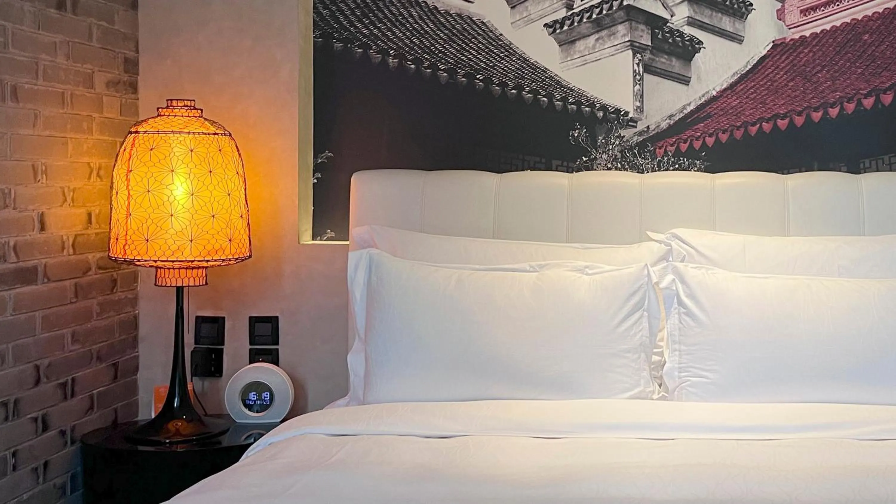 Photo of the whole room, Bed in Hotel Indigo Shanghai On The Bund by IHG