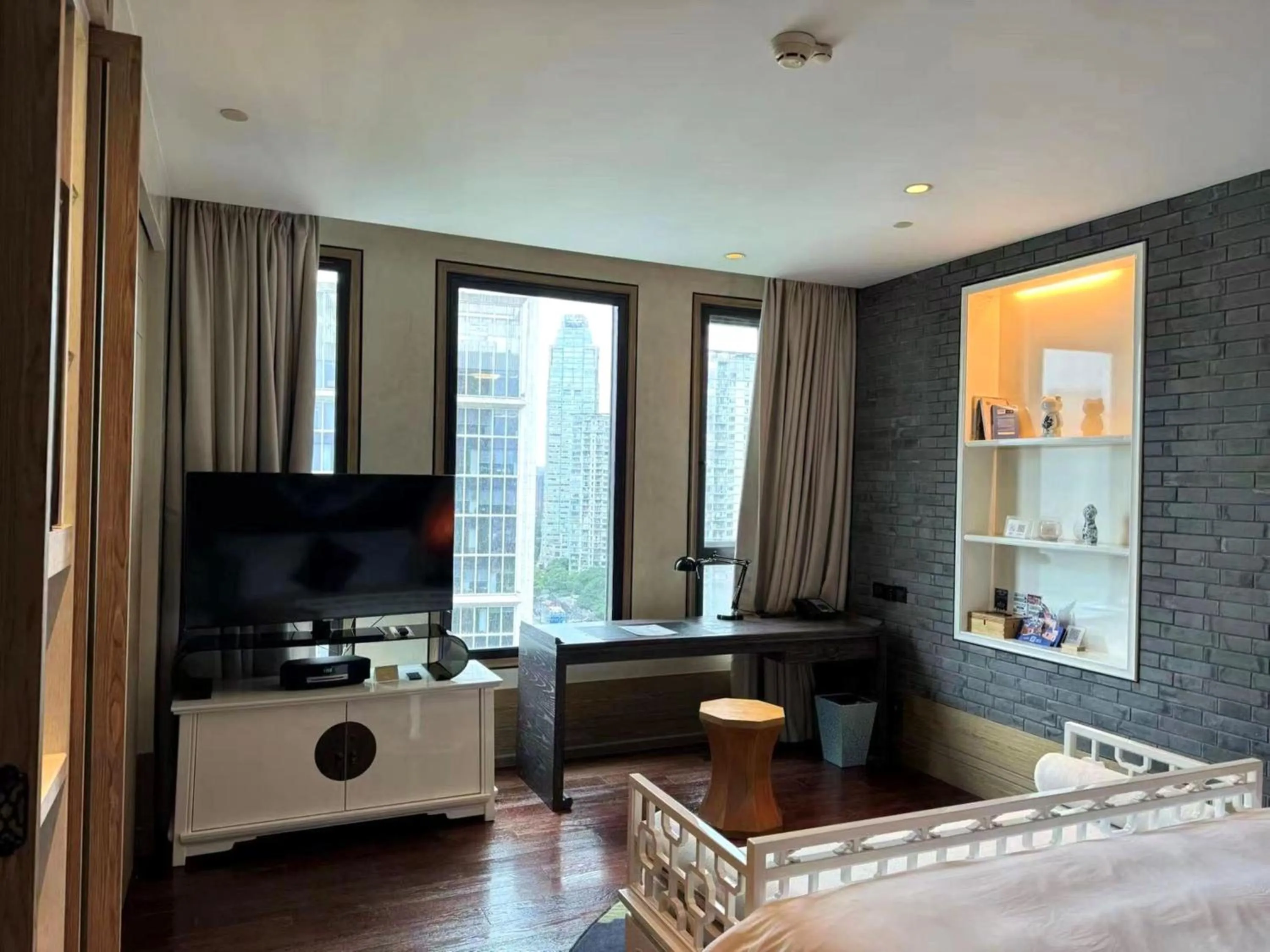 Photo of the whole room, Bed in Hotel Indigo Shanghai On The Bund by IHG