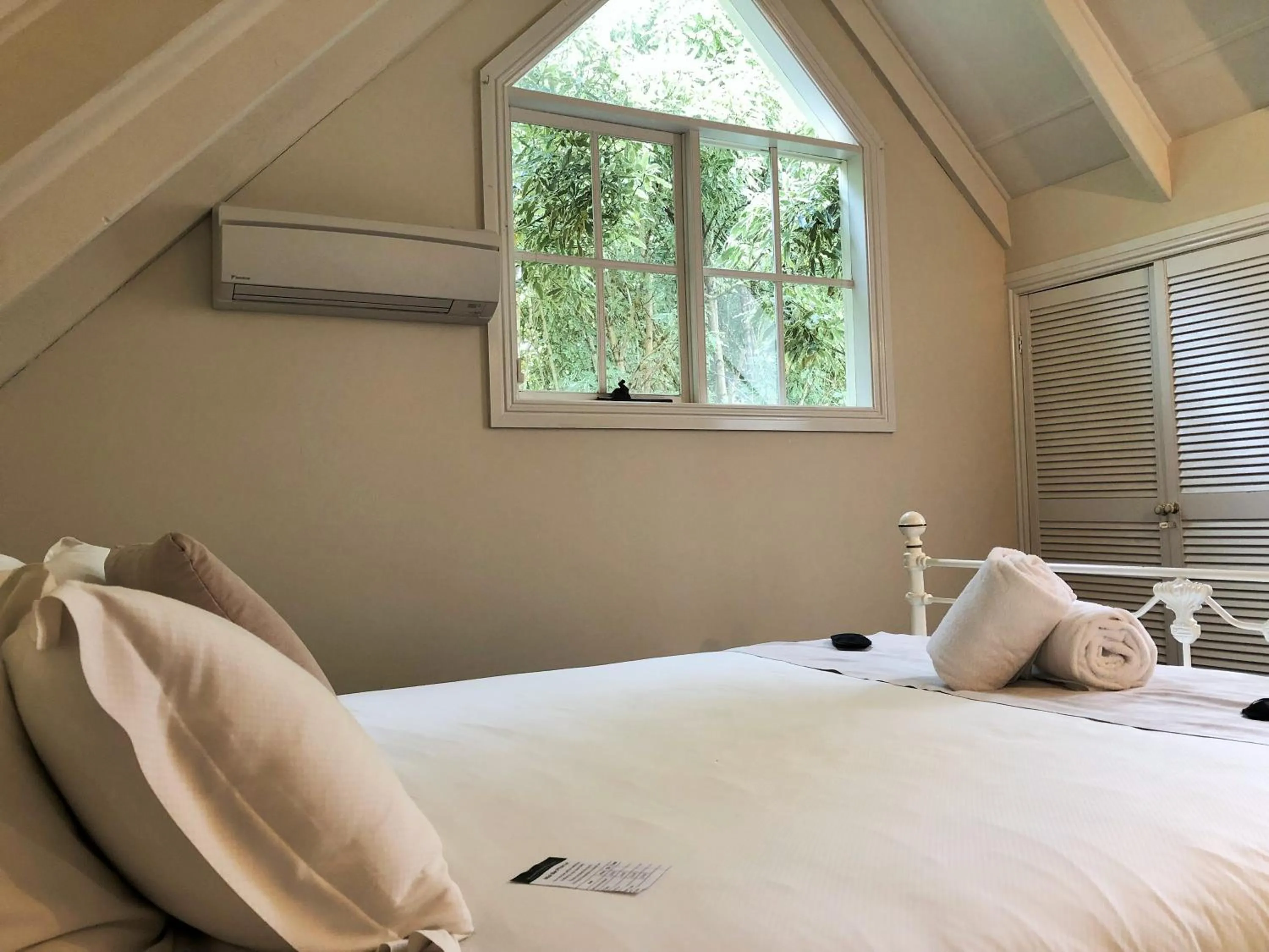 Bedroom, Bed in Macedon Ranges Hotel & Spa
