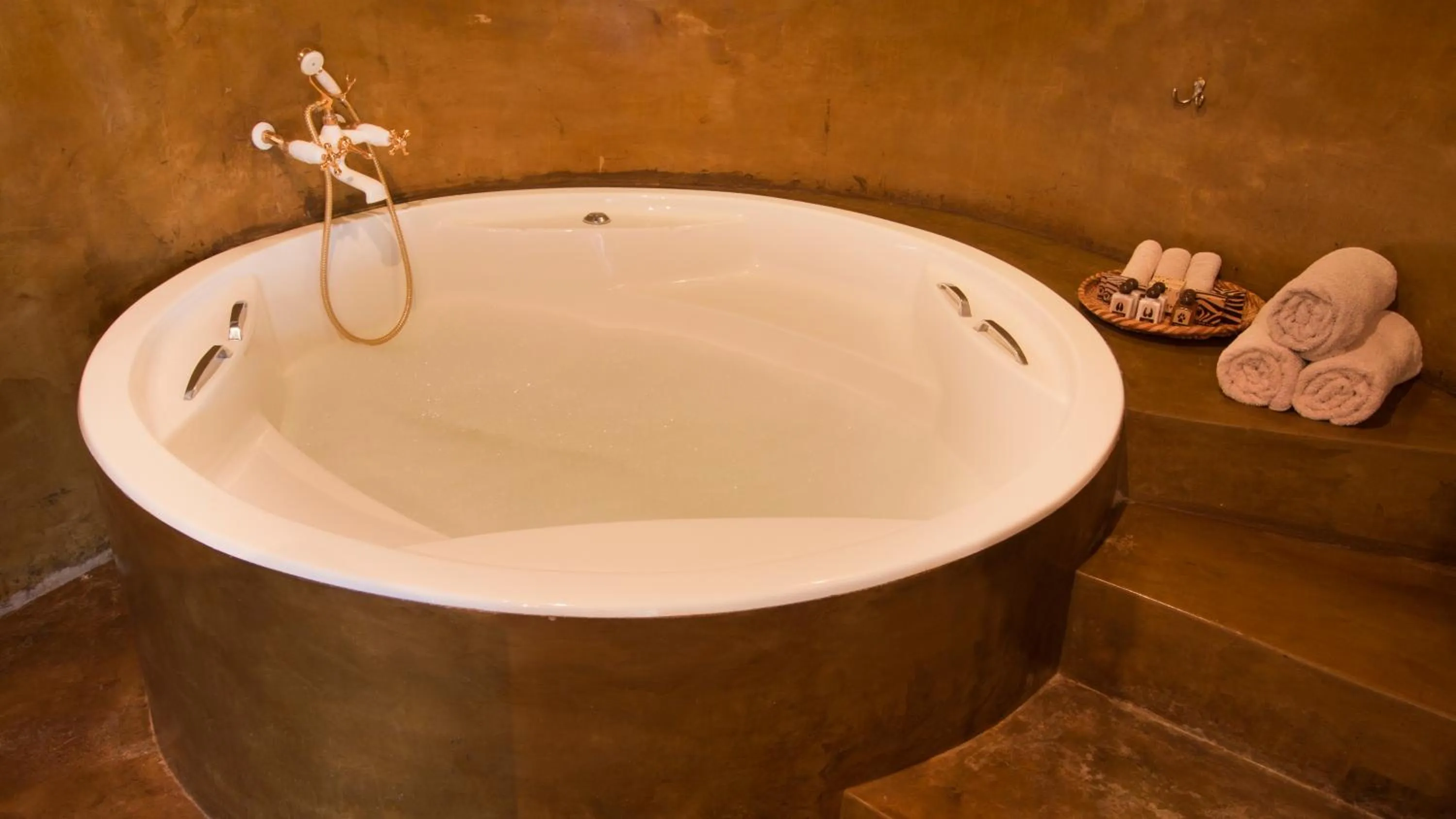 Hot Tub in Nyati Safari Lodge