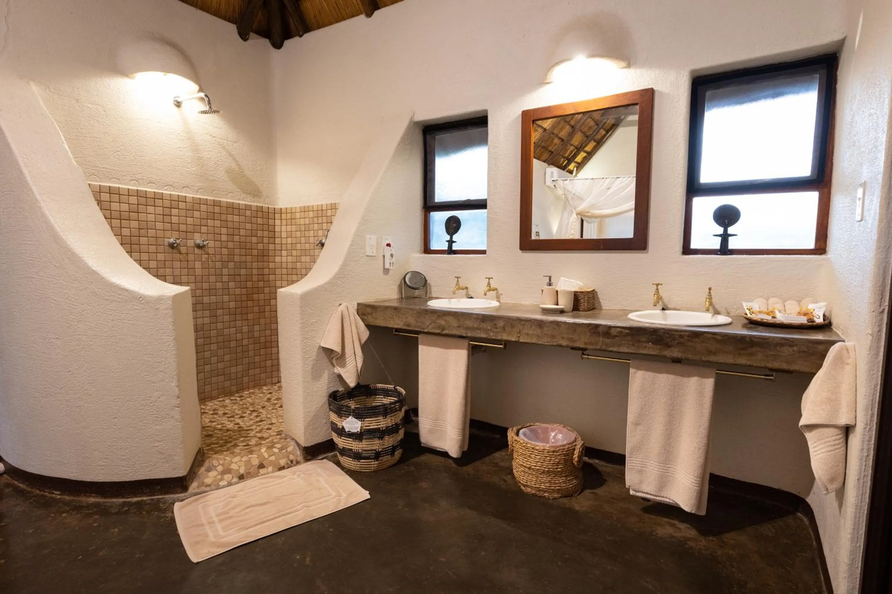 Toilet in Nyati Safari Lodge