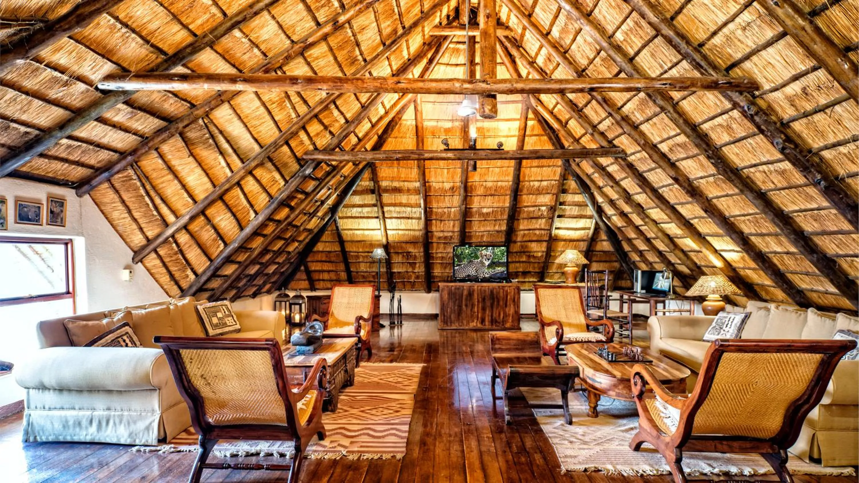 Communal lounge/ TV room in Nyati Safari Lodge