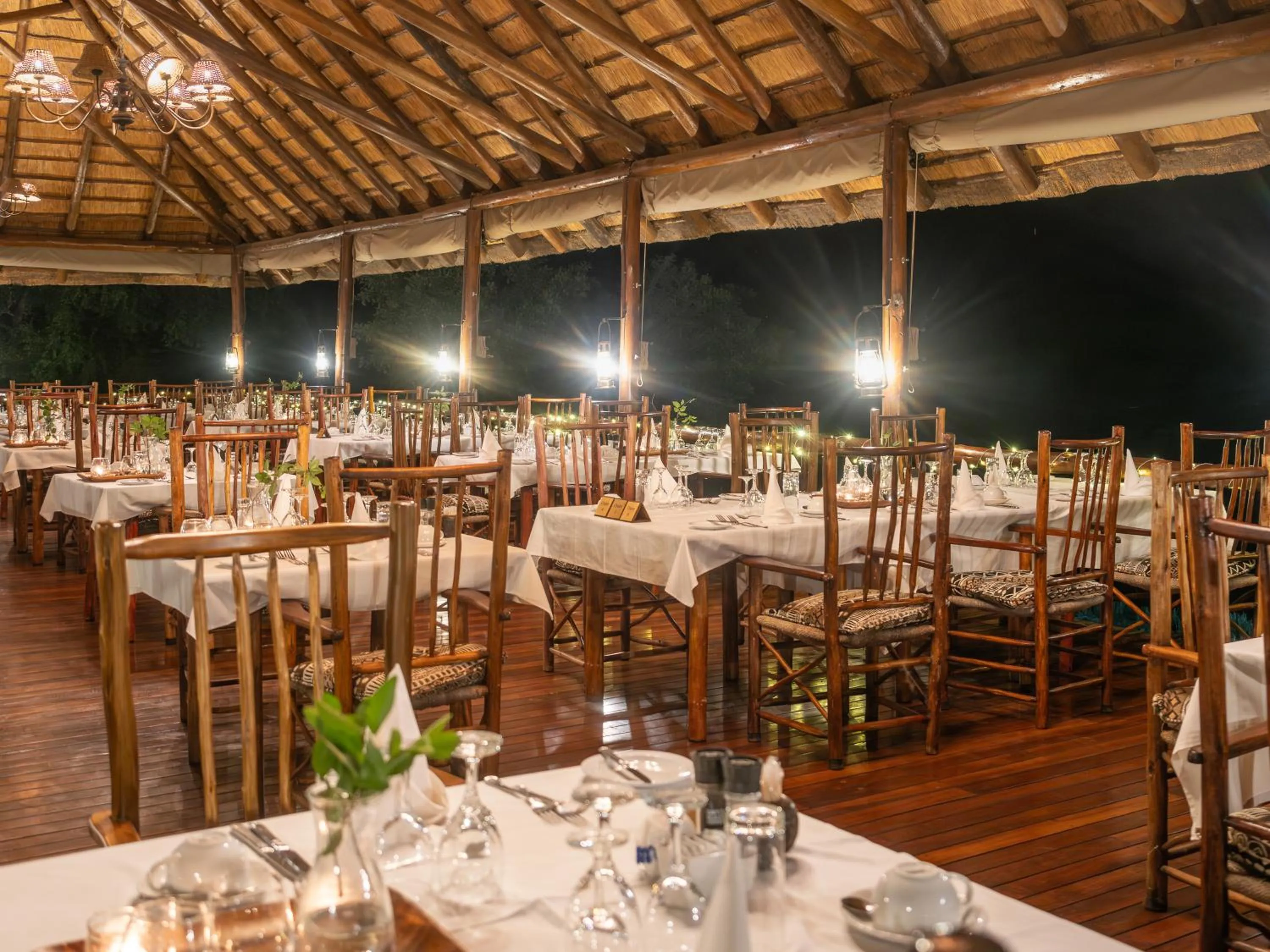 Restaurant/places to eat in Nyati Safari Lodge