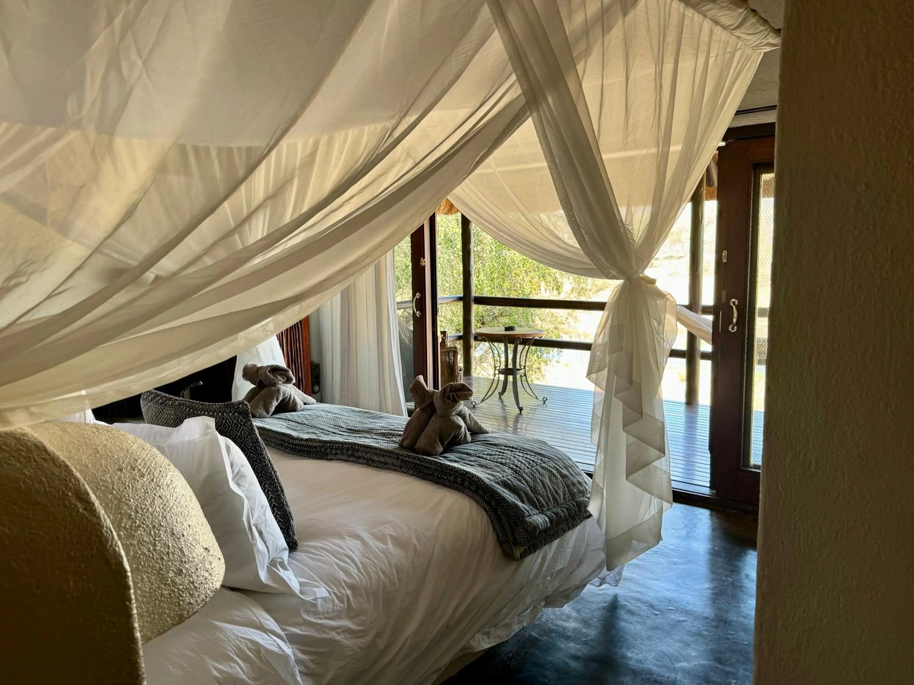 Bedroom, Bed in Nyati Safari Lodge