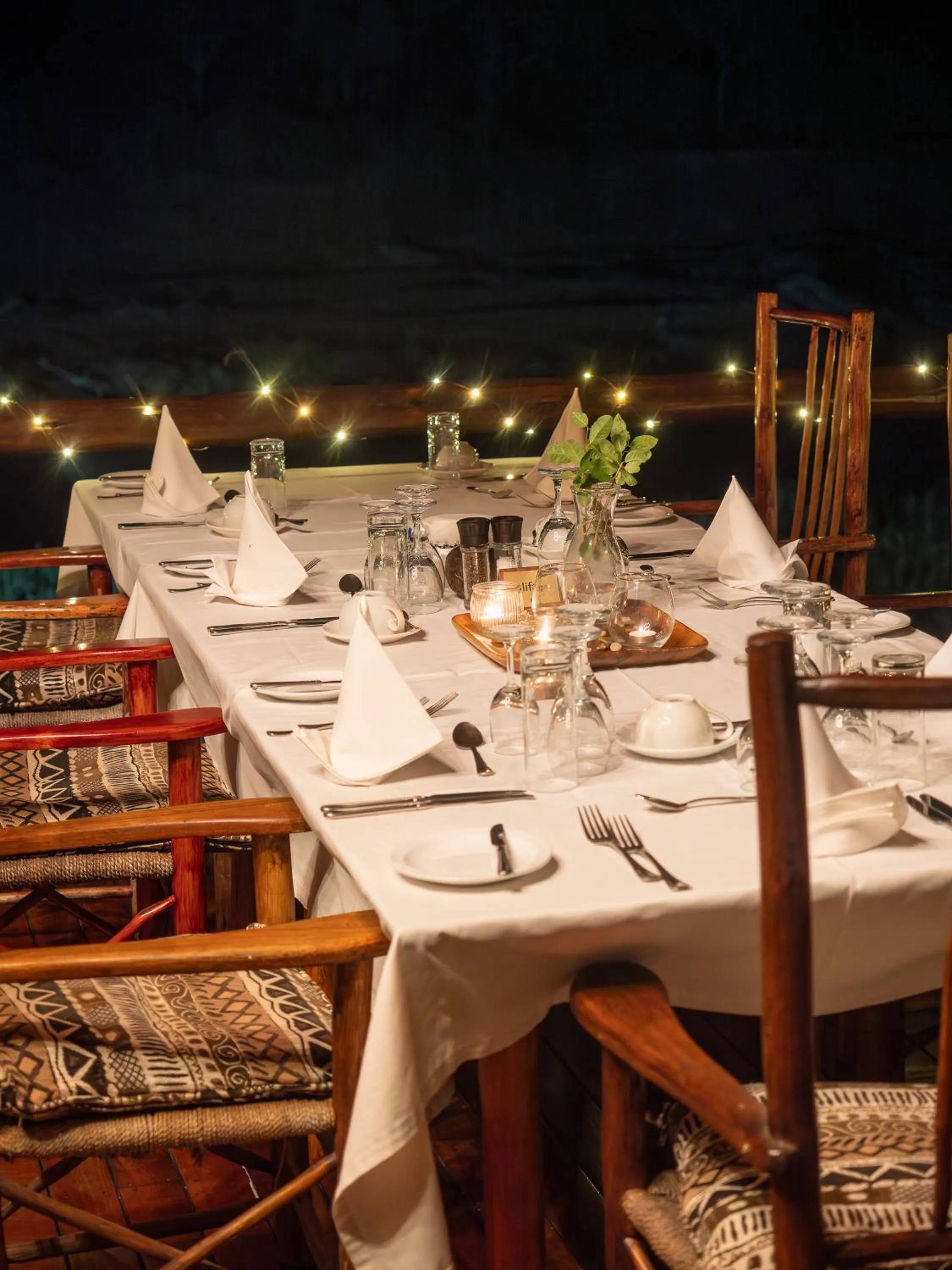 Restaurant/places to eat in Nyati Safari Lodge