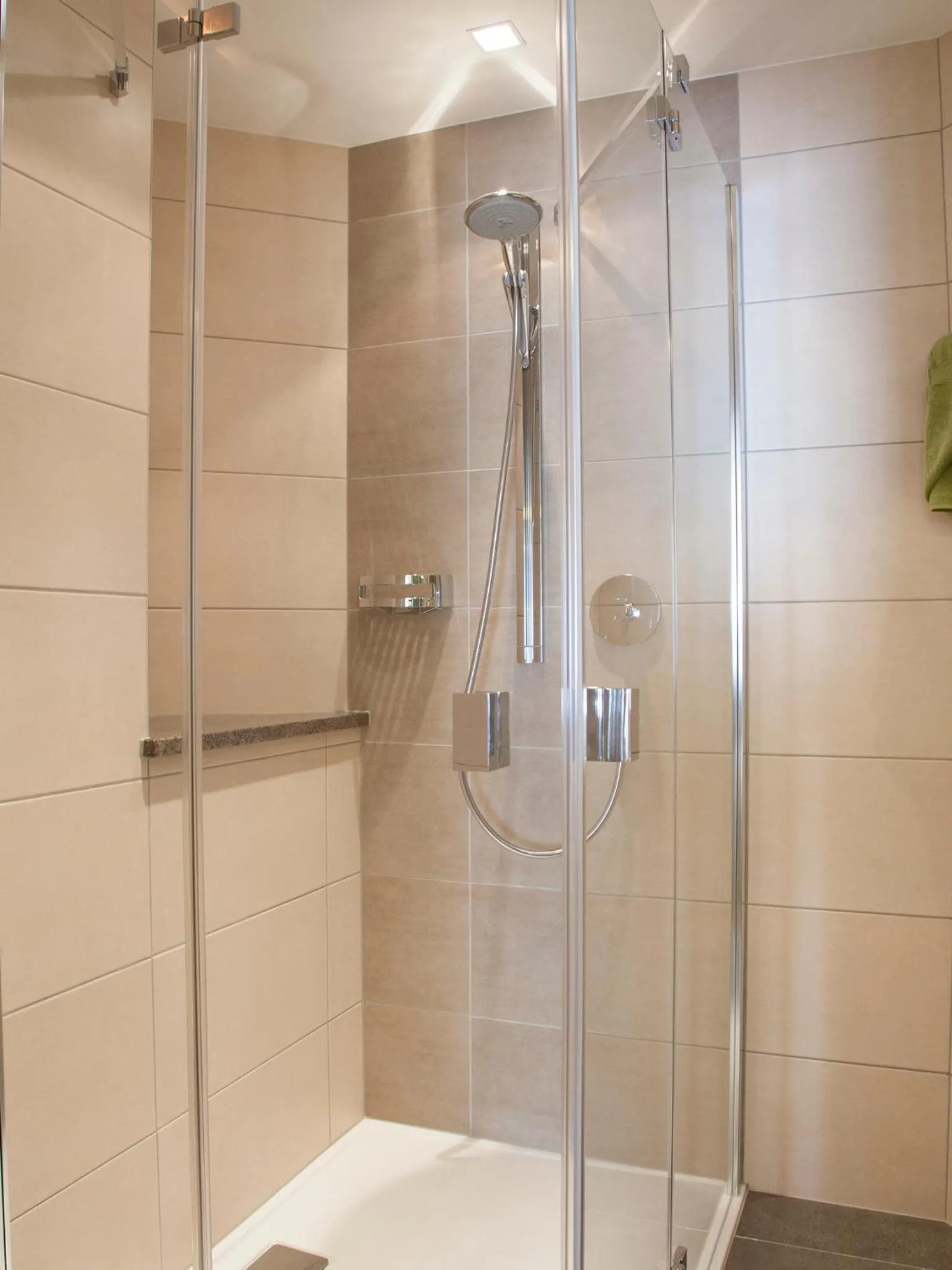 Shower in Hotel Neder