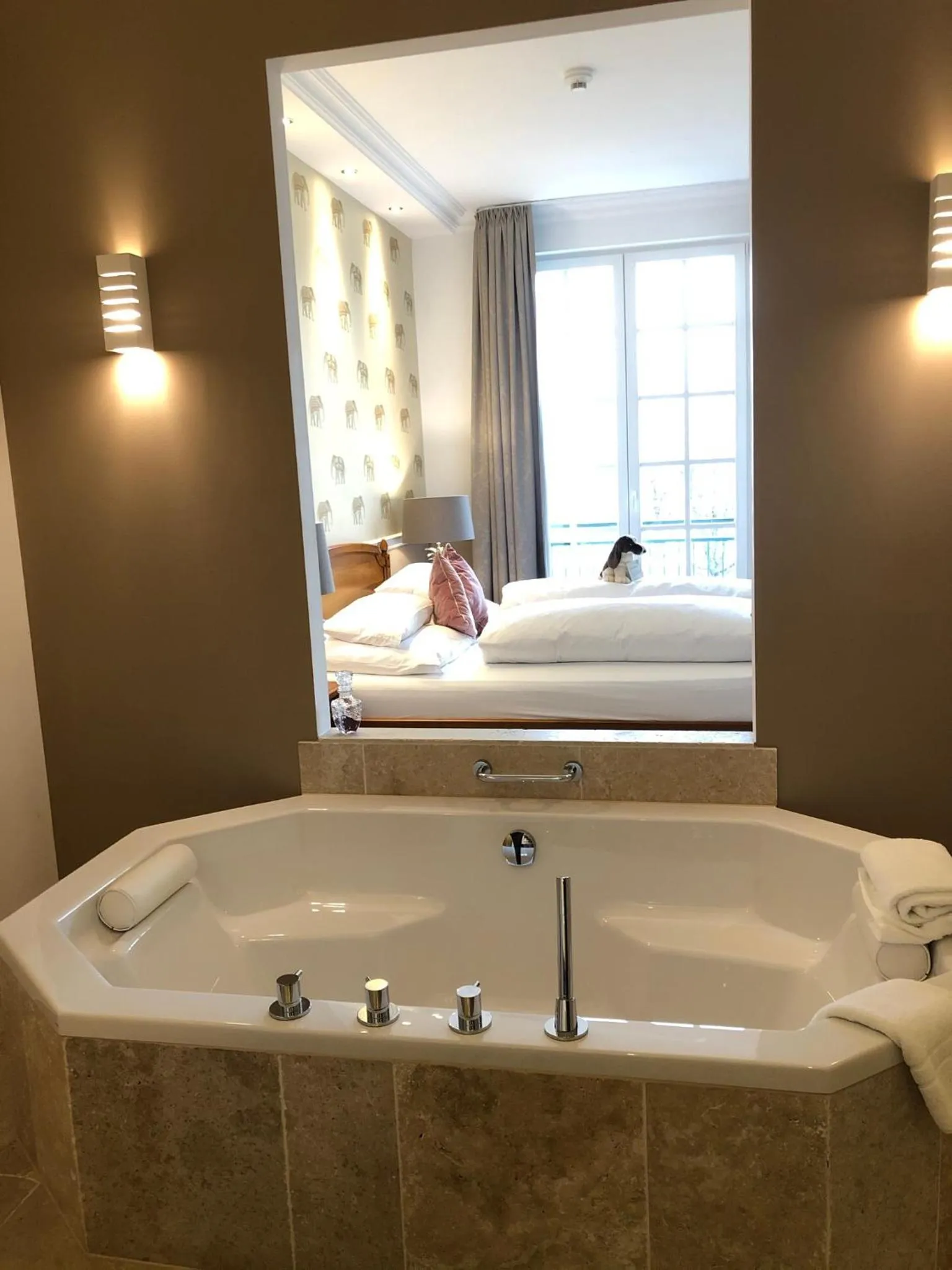 Photo of the whole room in The Starnbergsee Hideaway