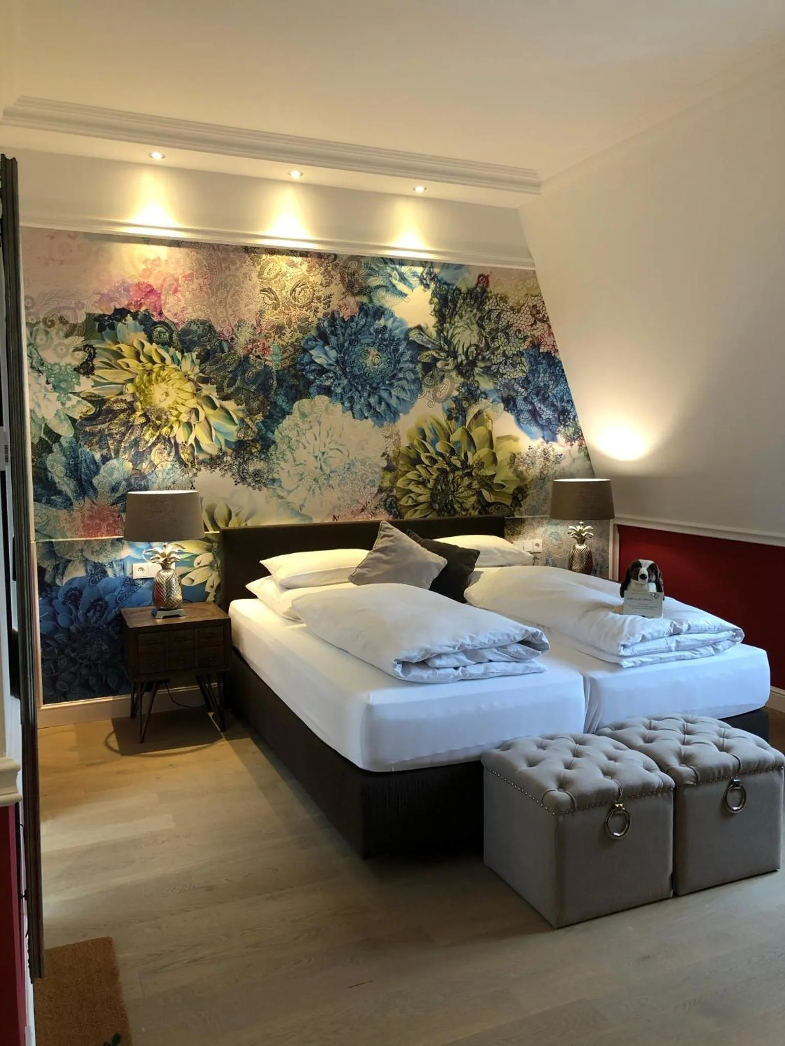 Photo of the whole room, Bed in The Starnbergsee Hideaway