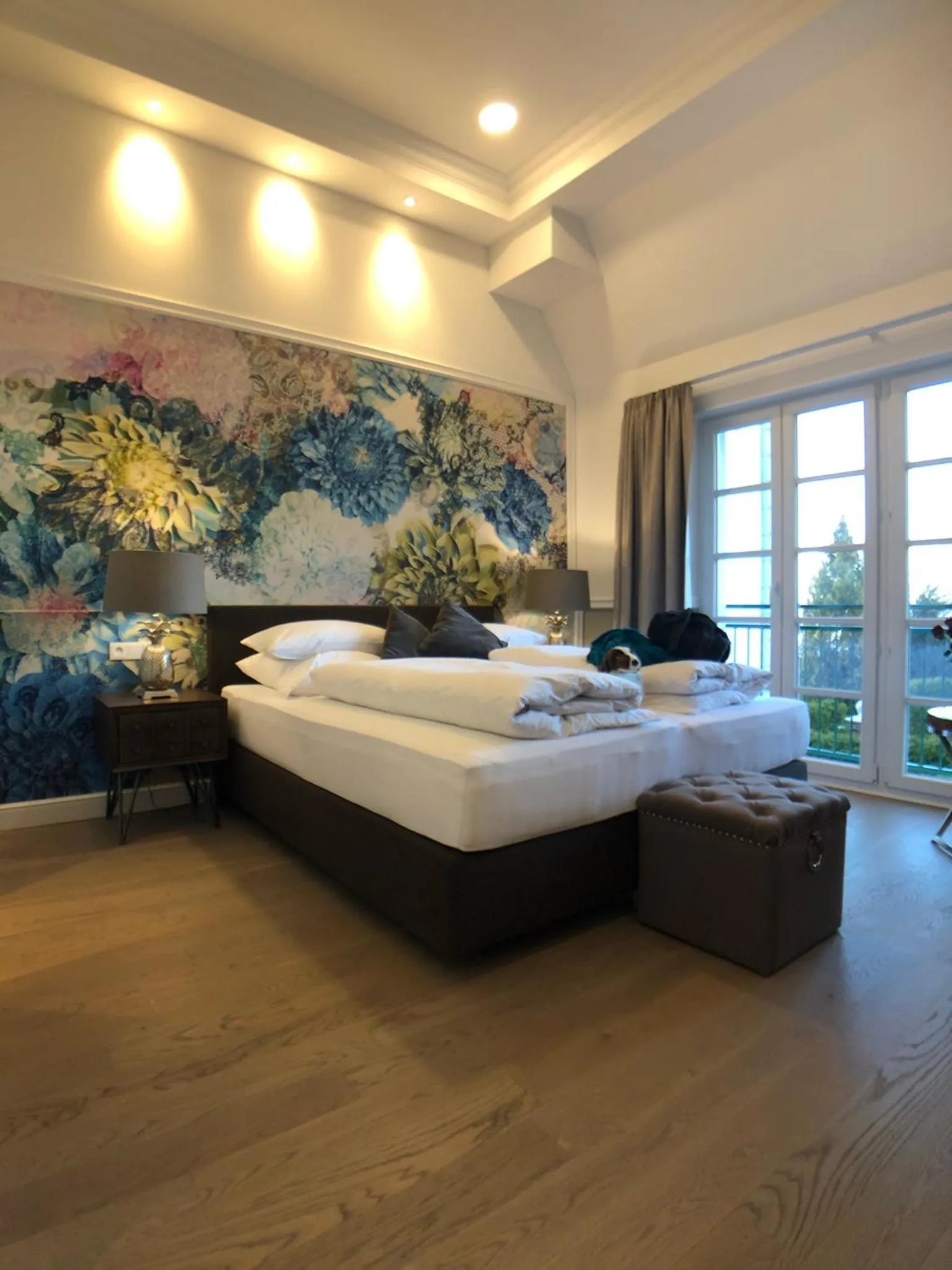 Photo of the whole room, Bed in The Starnbergsee Hideaway