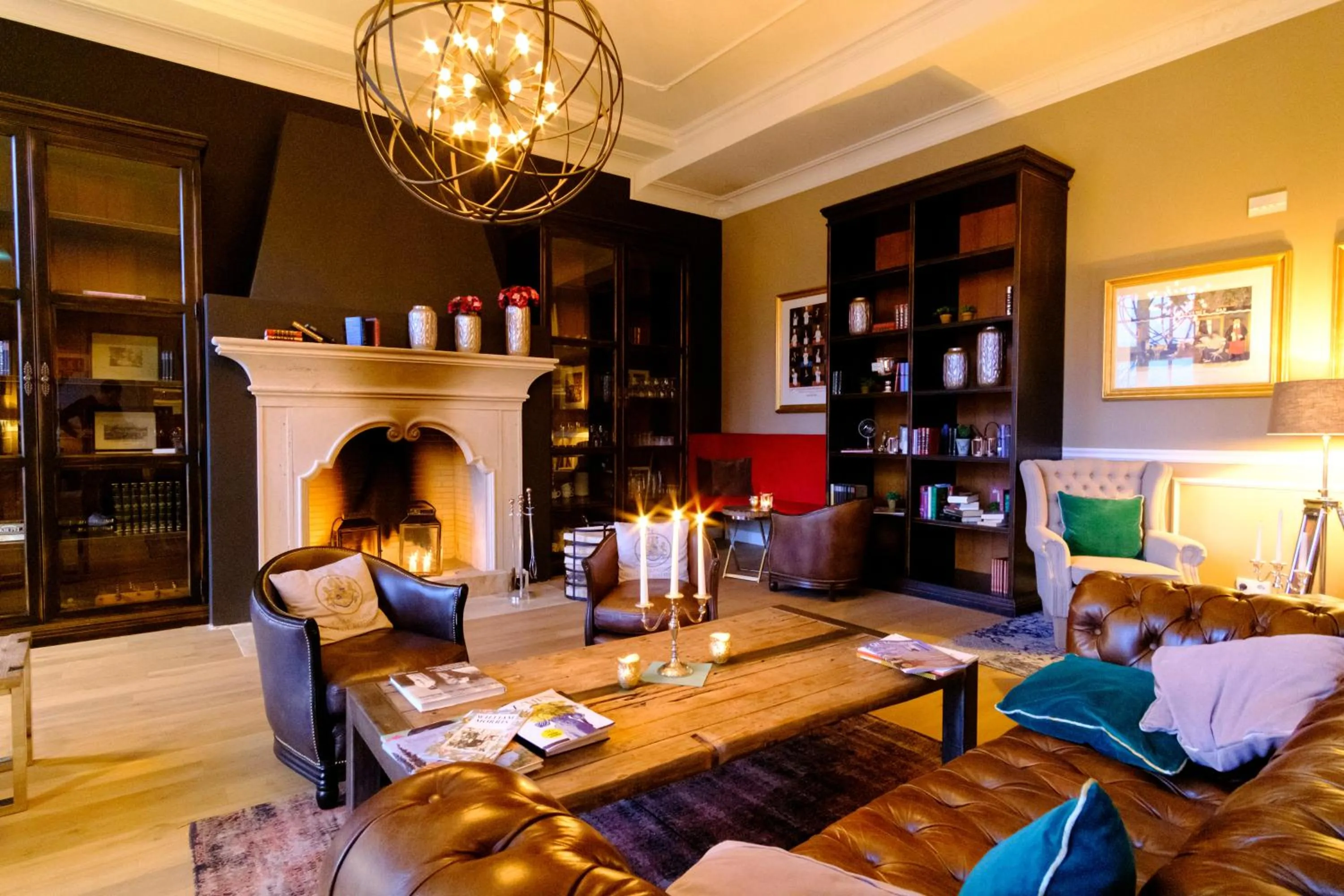 Library in The Starnbergsee Hideaway