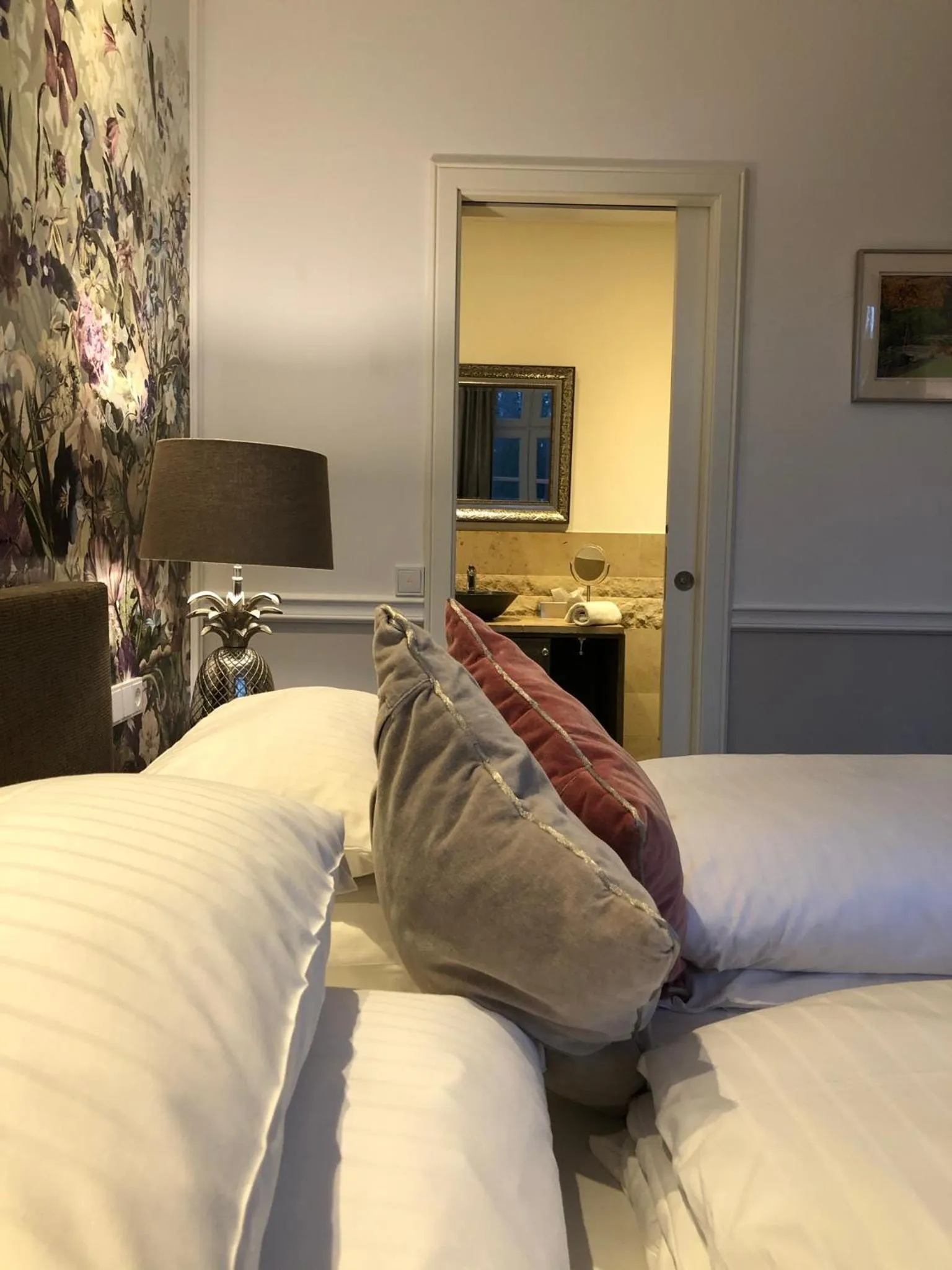 Bed in The Starnbergsee Hideaway