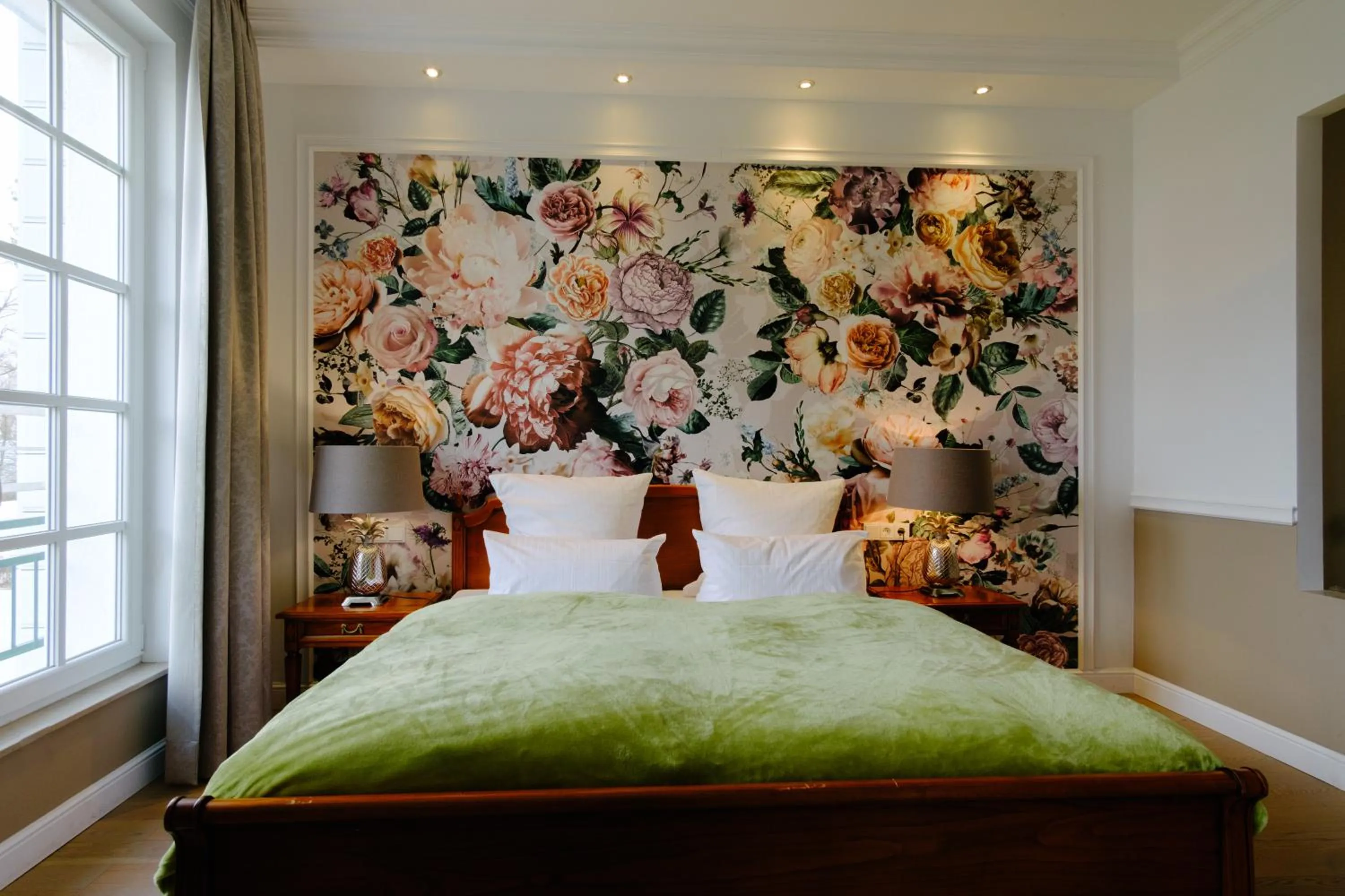 Bed in The Starnbergsee Hideaway