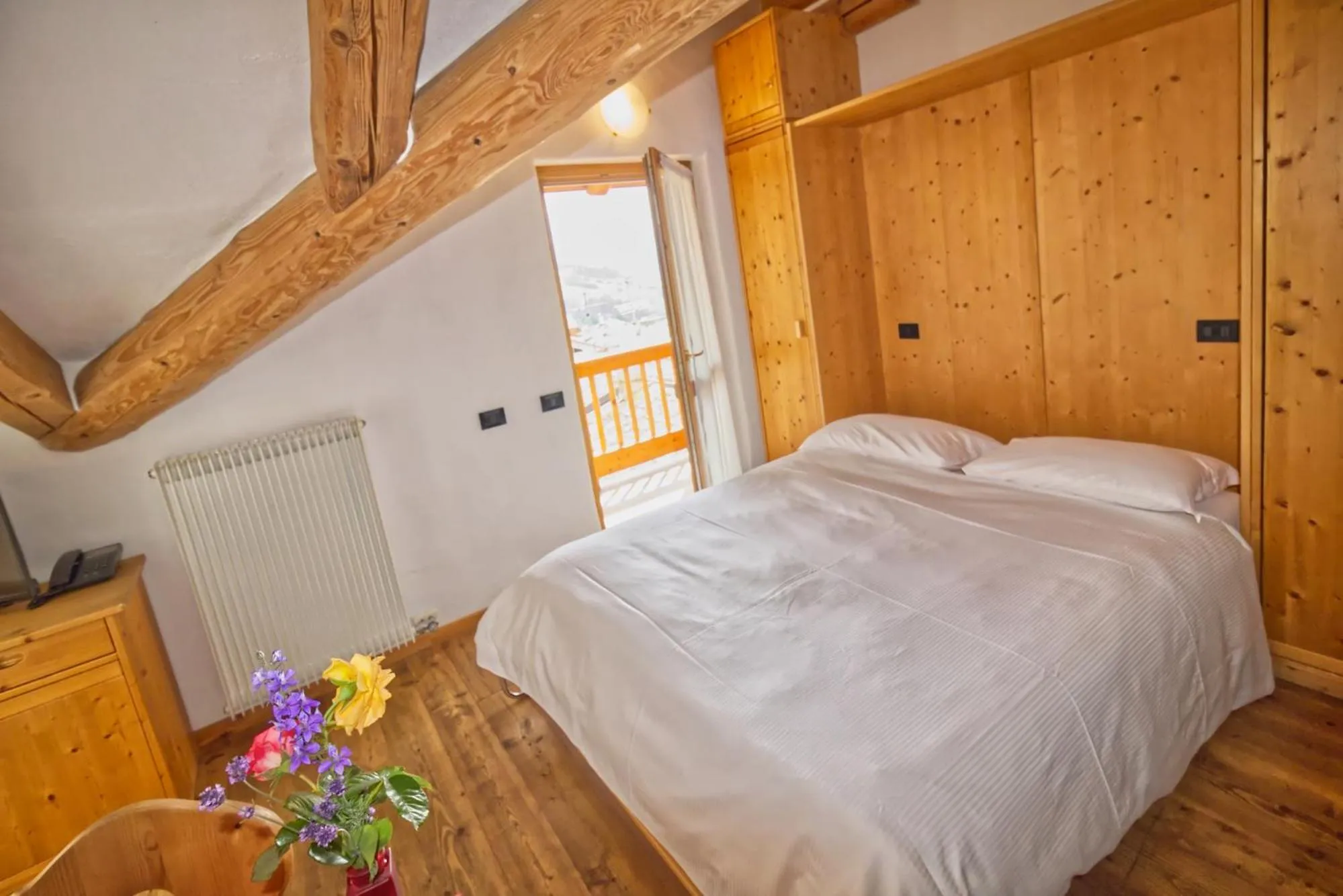 Photo of the whole room, Bed in Residence Miramonti