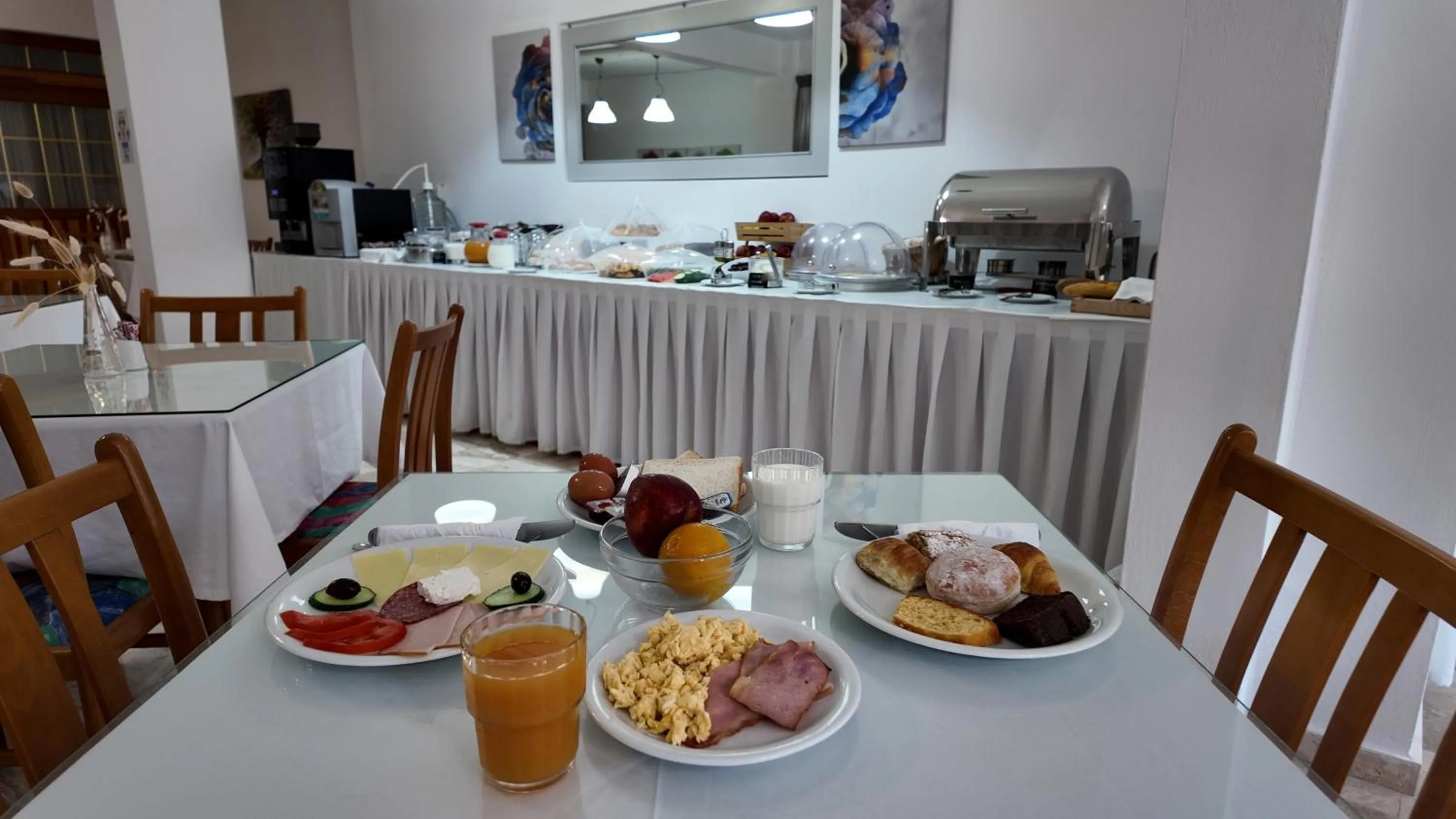 Breakfast in Hotel Marybill