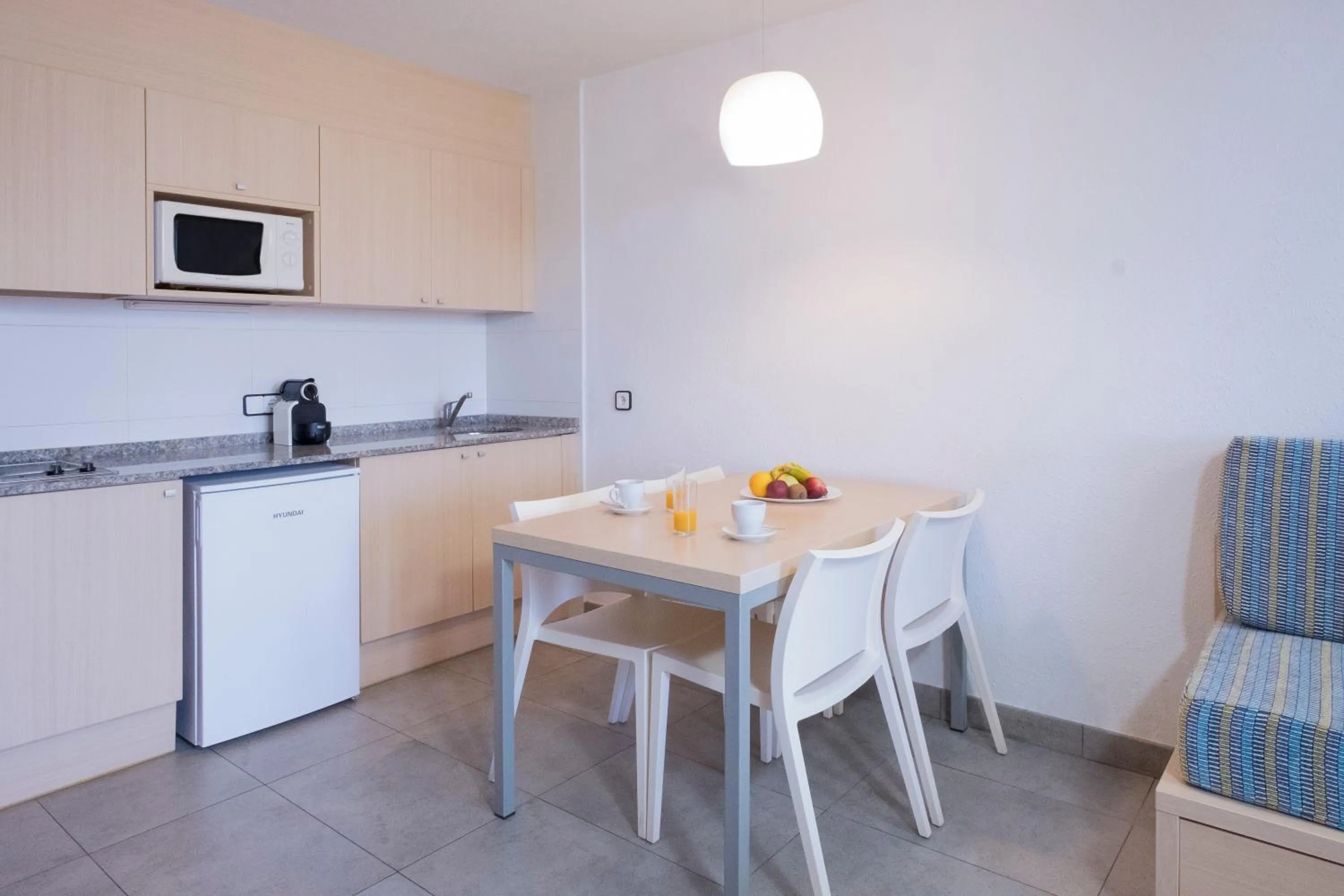 Kitchen or kitchenette in Apartaments Cye Salou