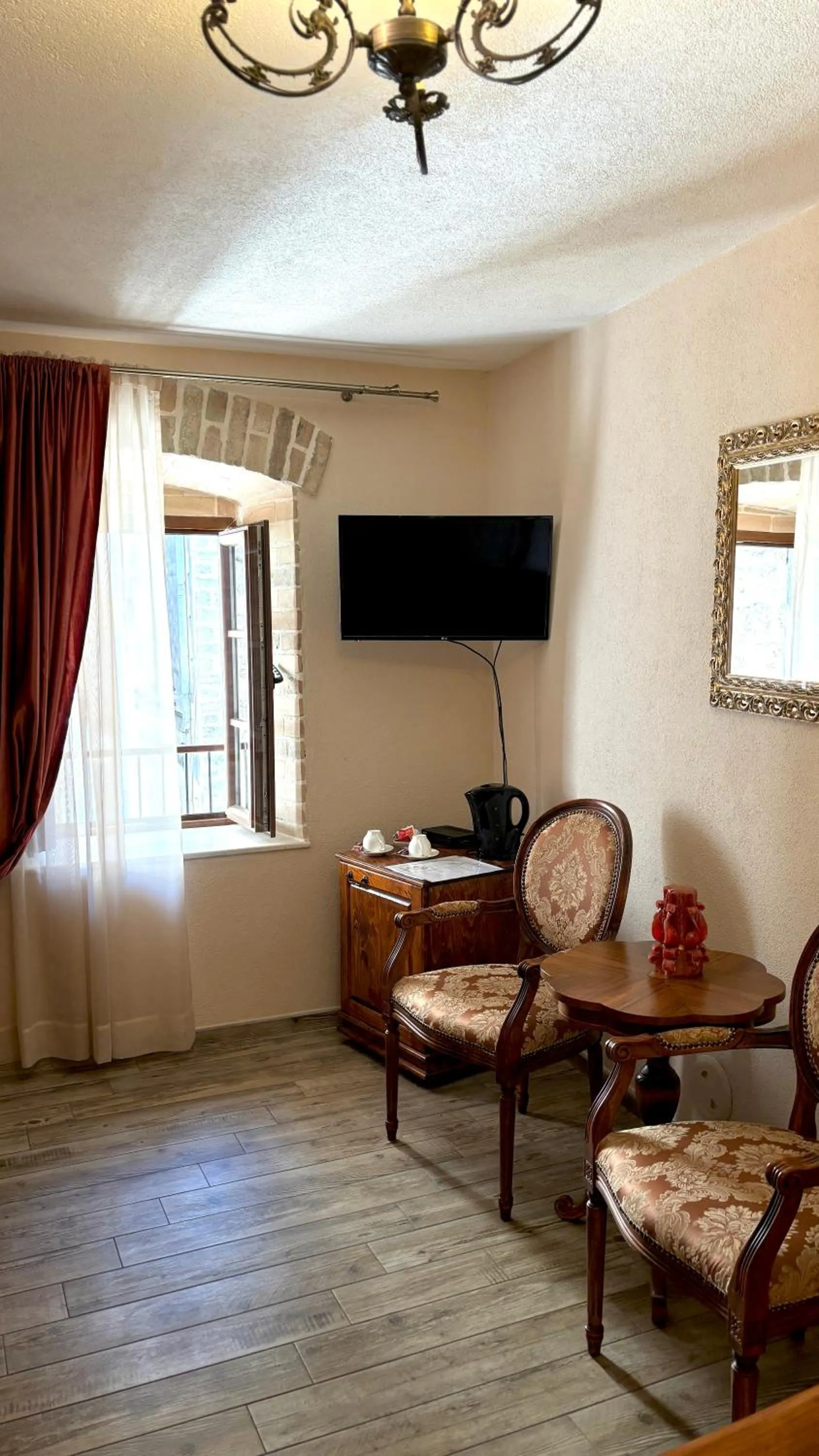 TV and multimedia in Hotel Monte Cristo