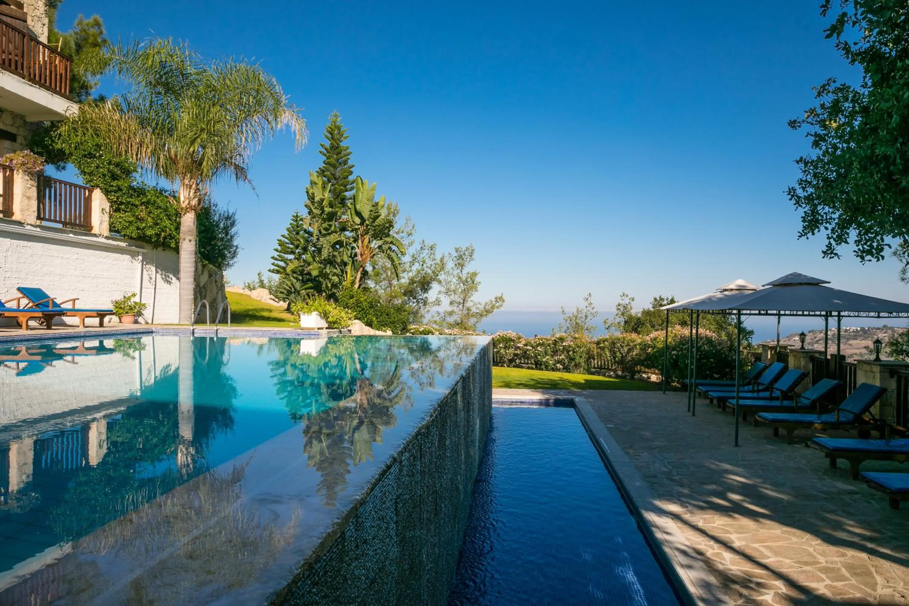 Demetriou Paradisos Hills Hotel