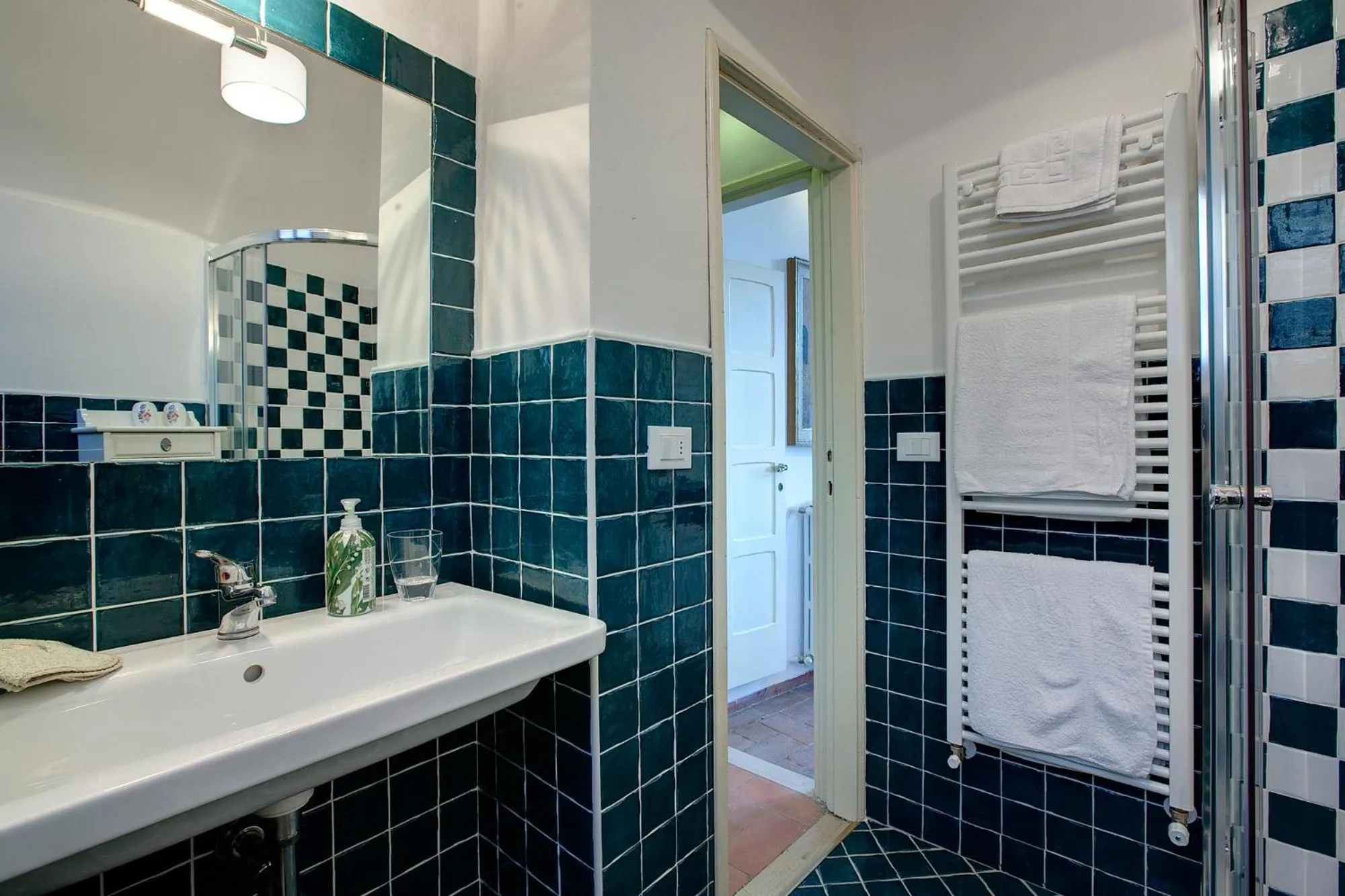 Bathroom in Torre Donati by Mmega