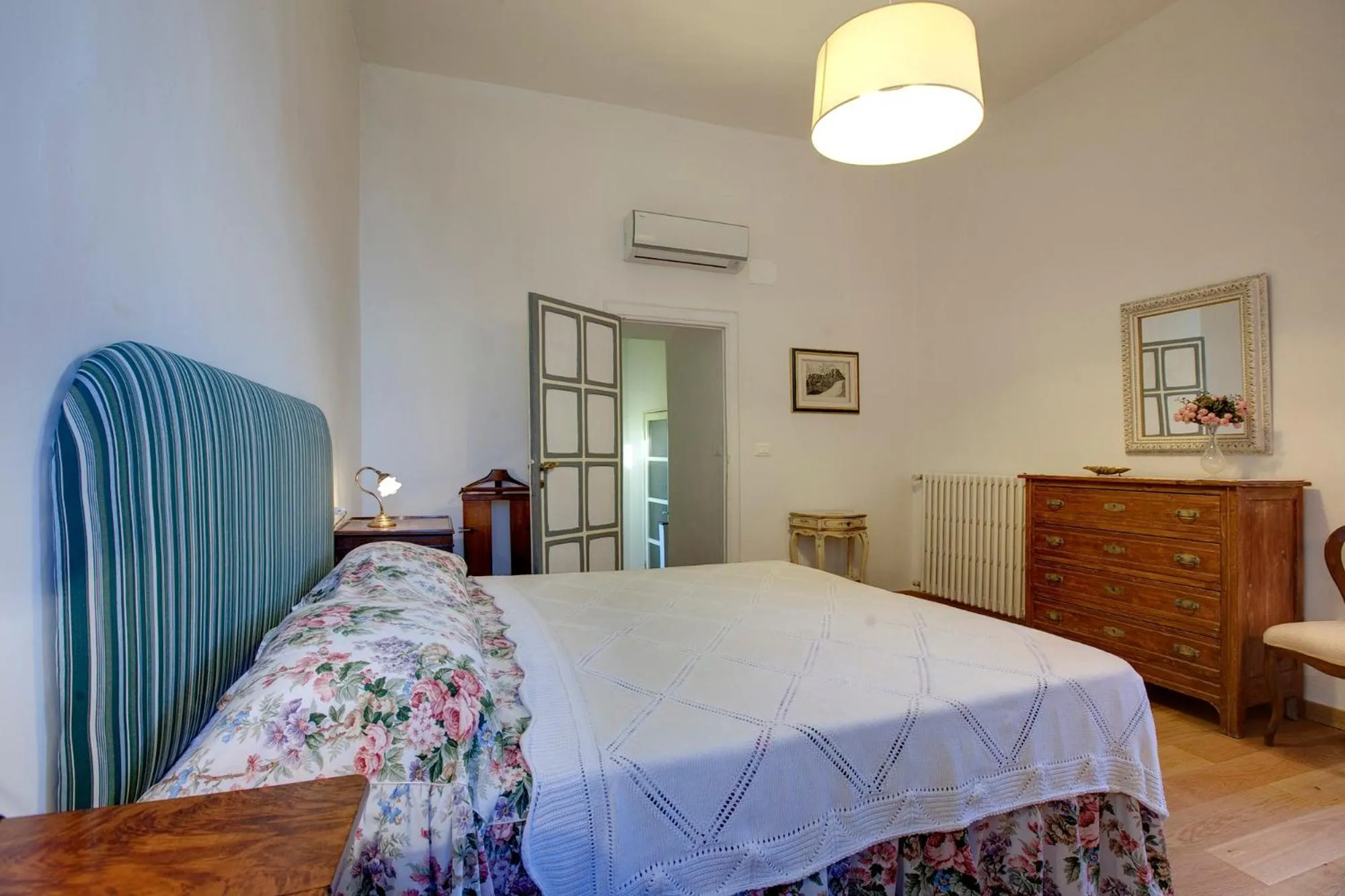 Bedroom, Bed in Torre Donati by Mmega