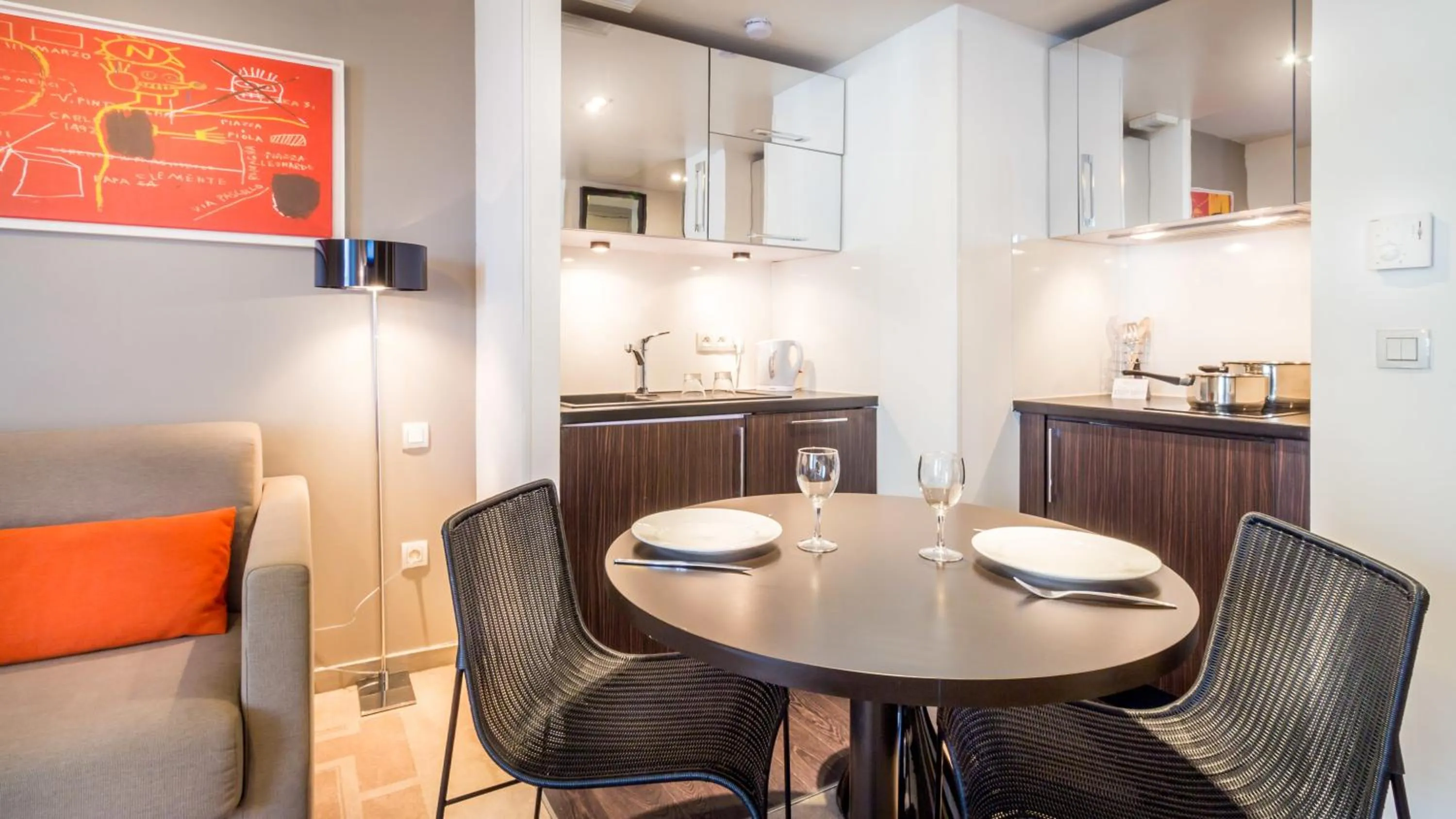Dining area in Aparthotel Adagio Marseille Timone