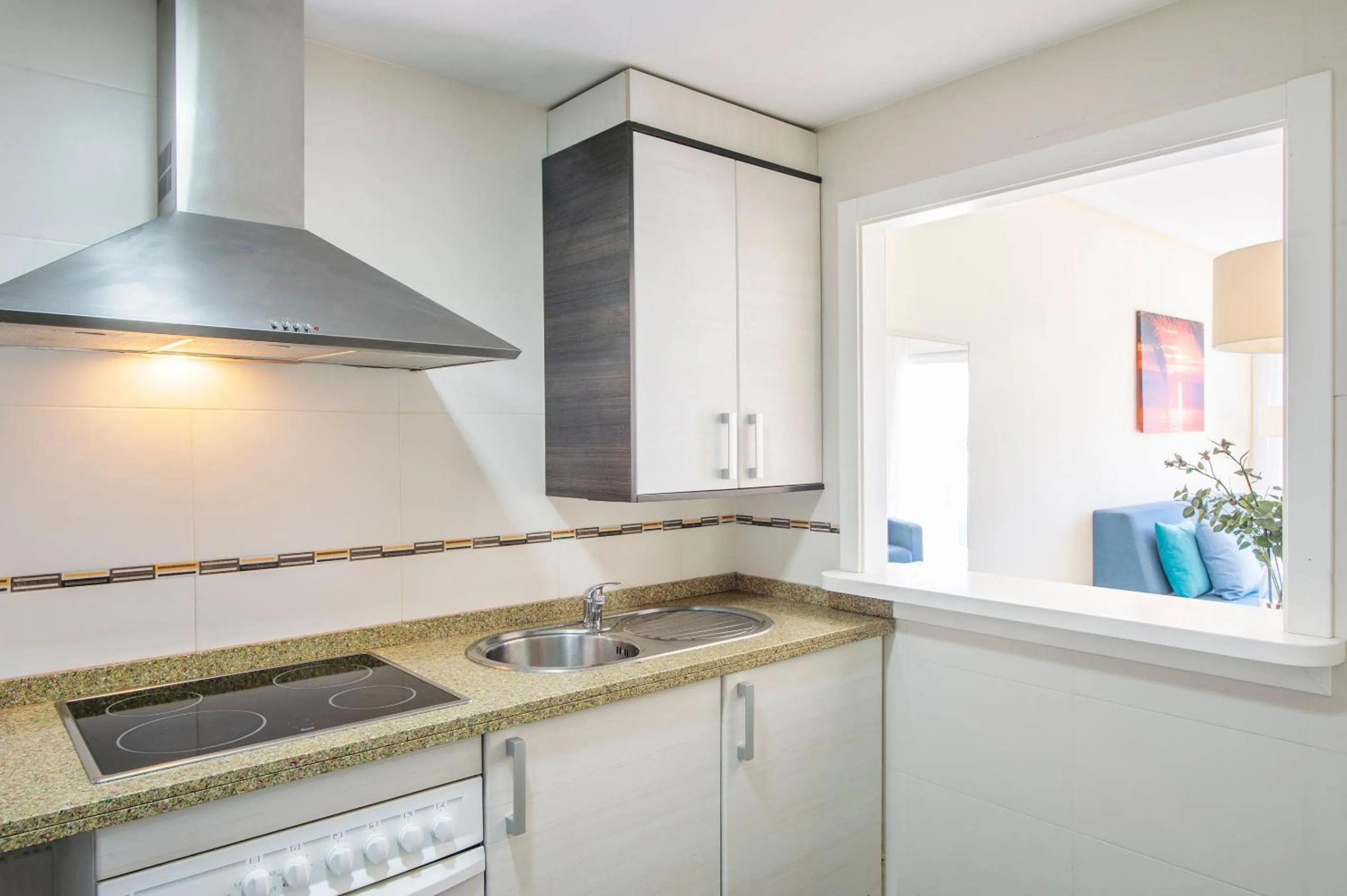 Kitchen or kitchenette in Pierre & Vacances Almeria Roquetas de Mar