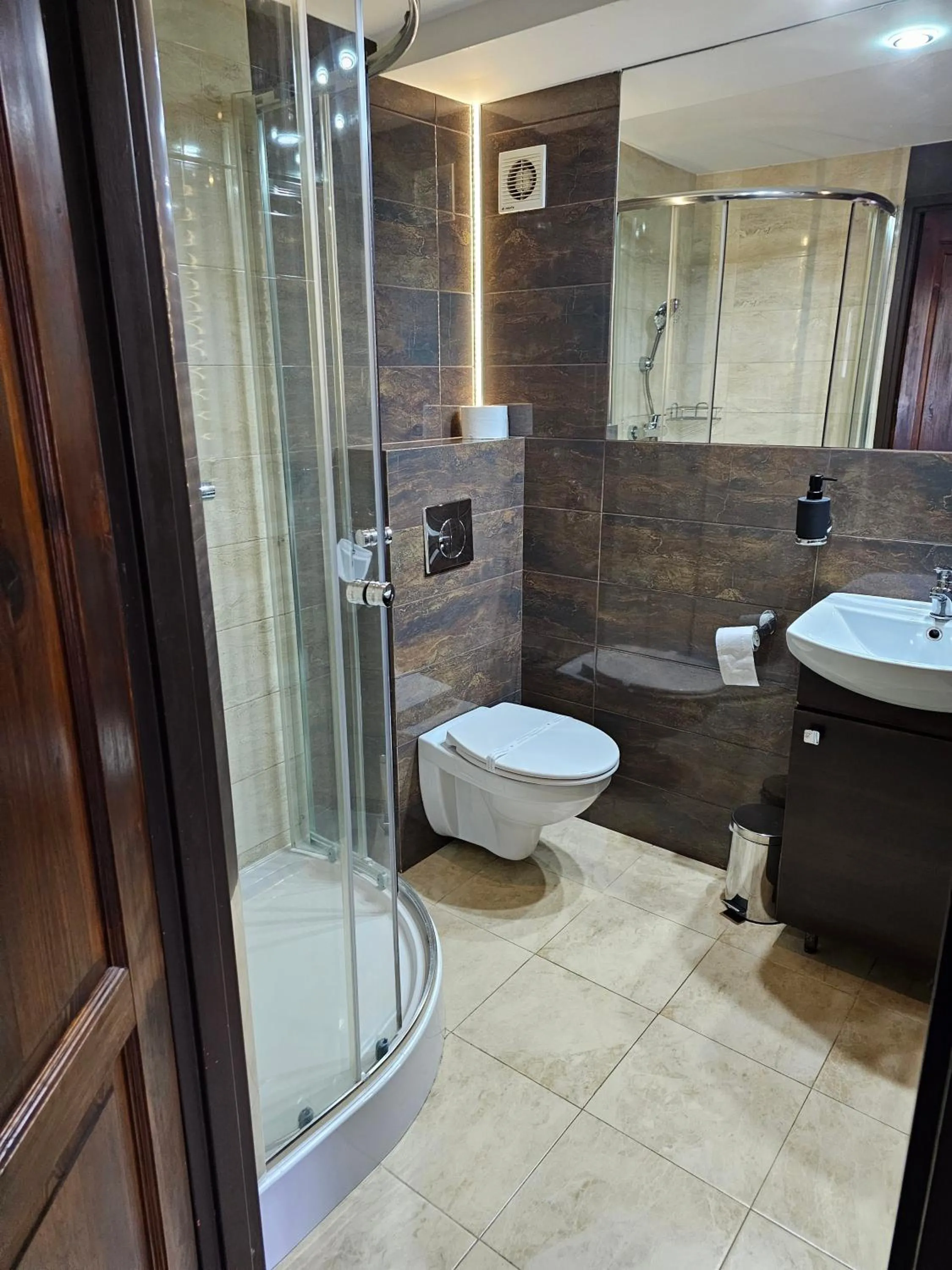 Shower in "Zacisze"