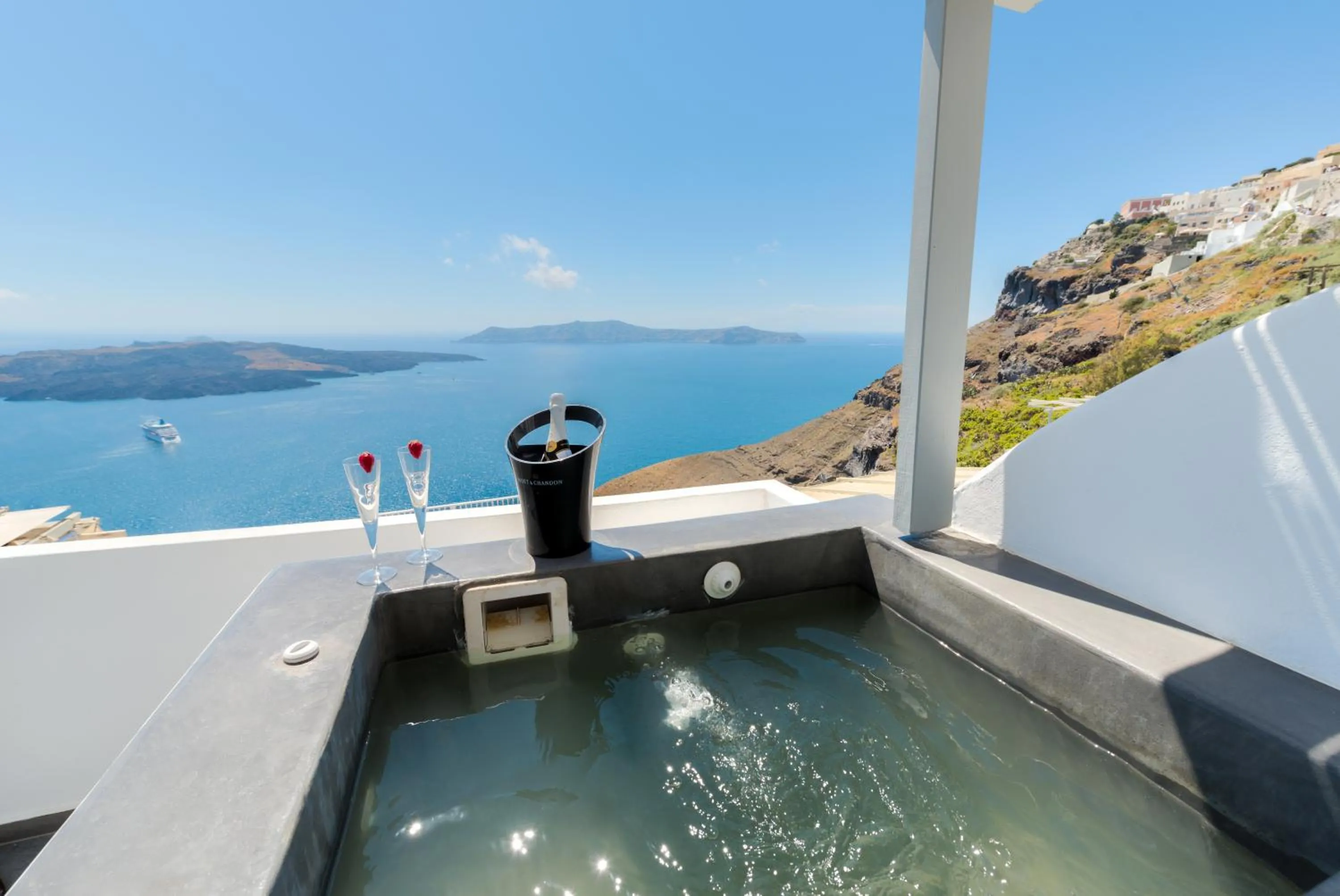 Day in Katris Apartments