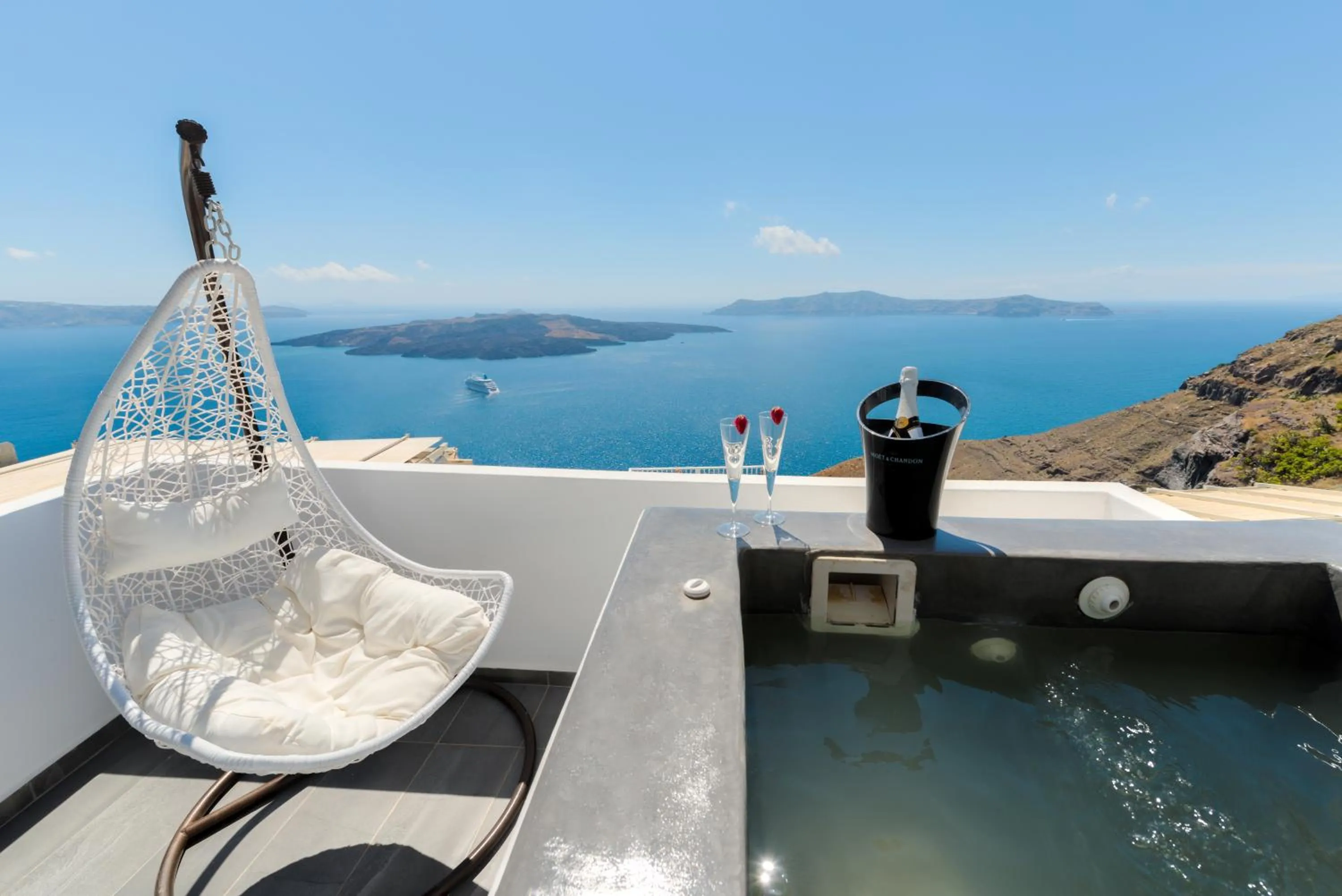 Day in Katris Apartments