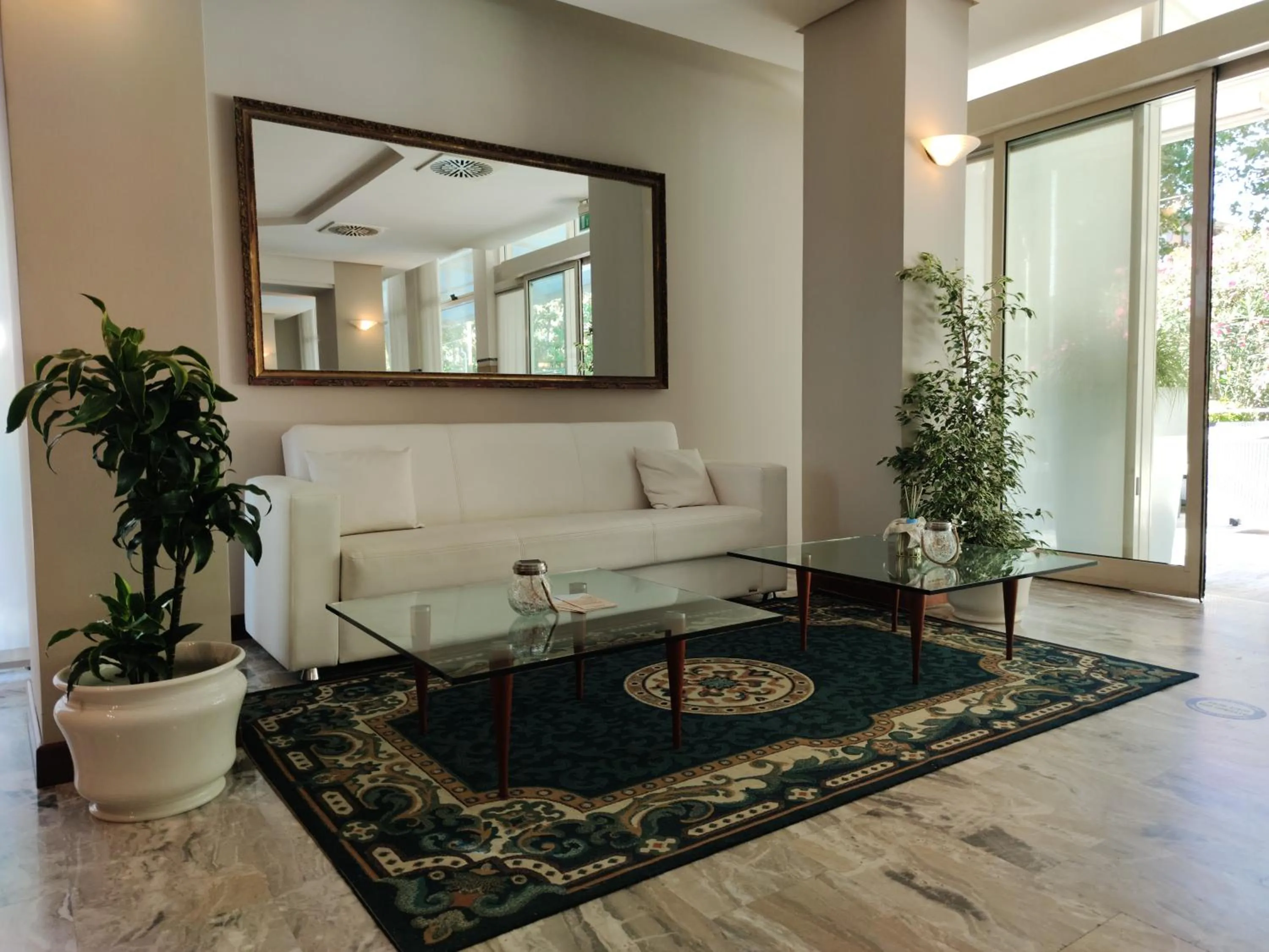 Communal lounge/ TV room in Hotel Audi Frontemare