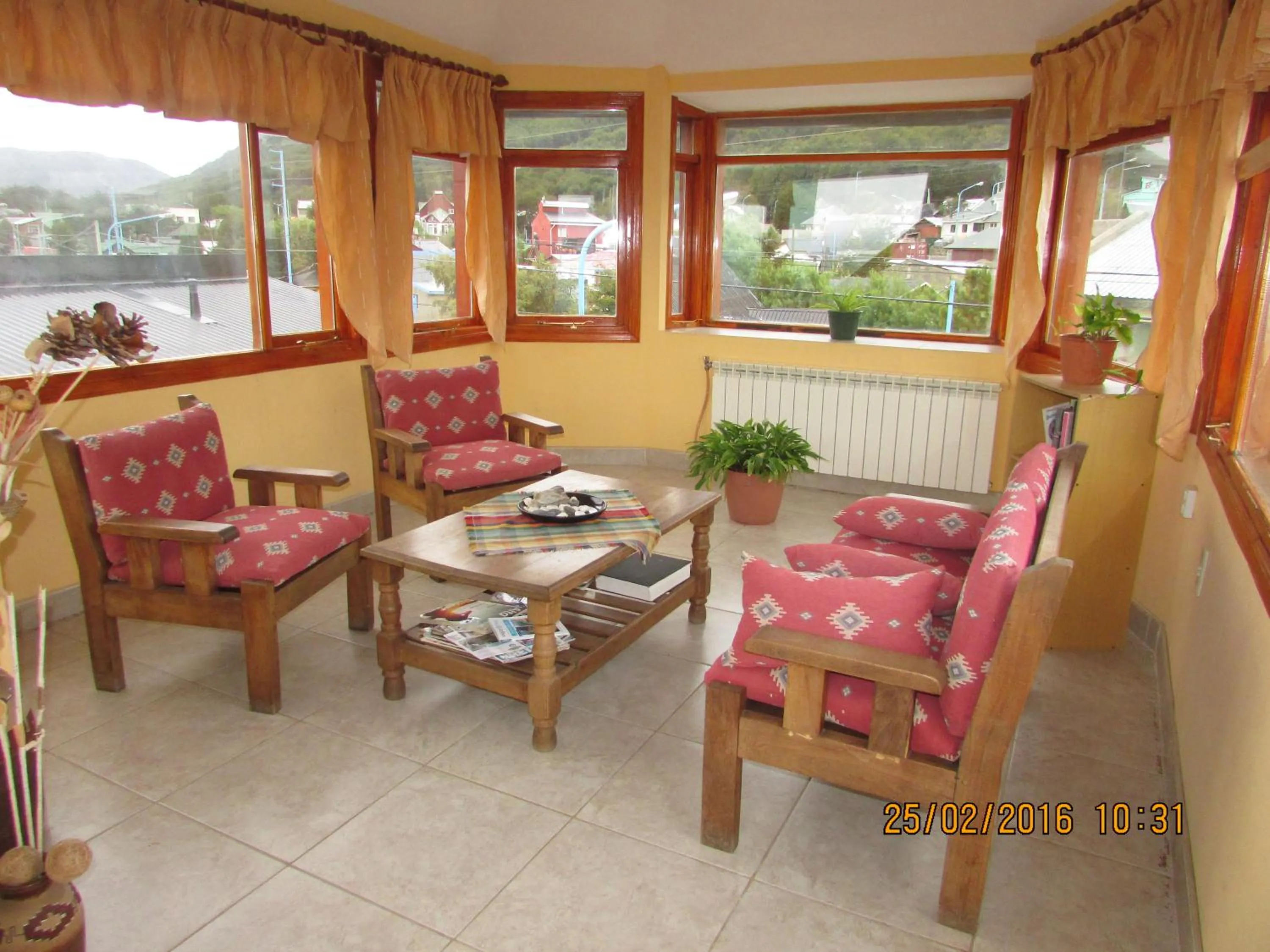 Communal lounge/ TV room in Hosteria Les Eclaireurs