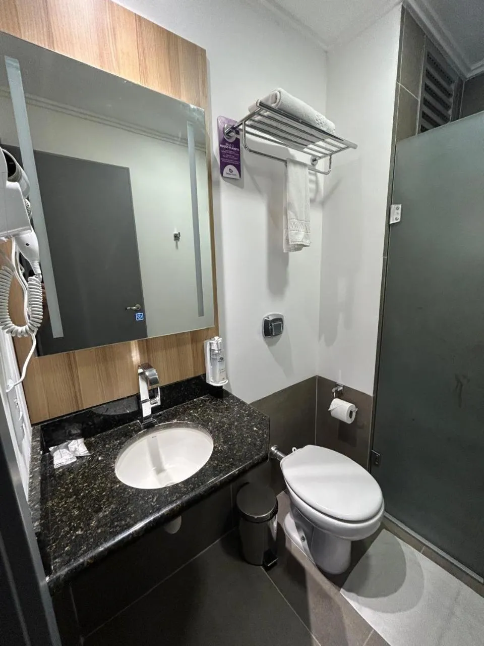 Bathroom in Delcas Hotel