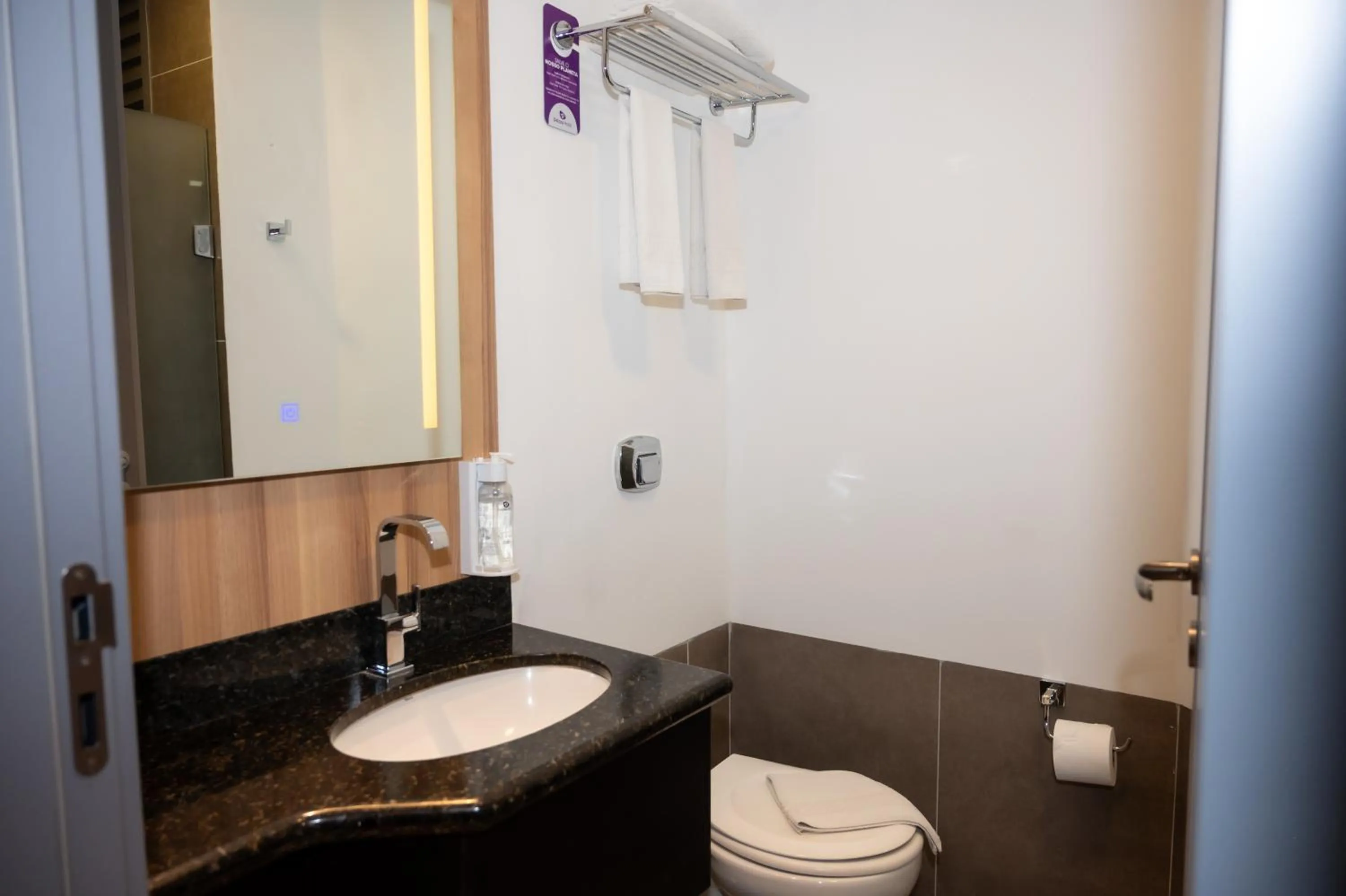 Bedroom in Delcas Hotel