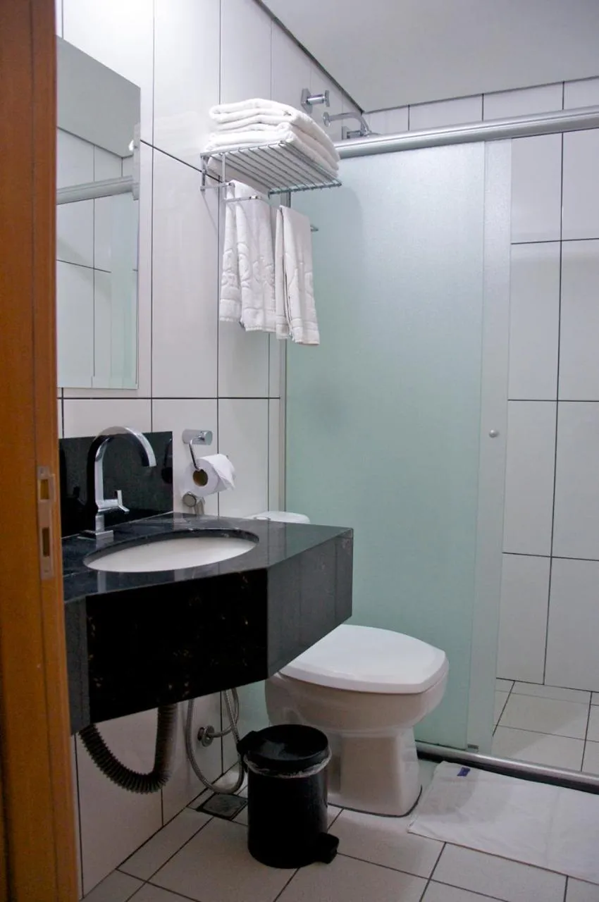 Bathroom in Delcas Hotel