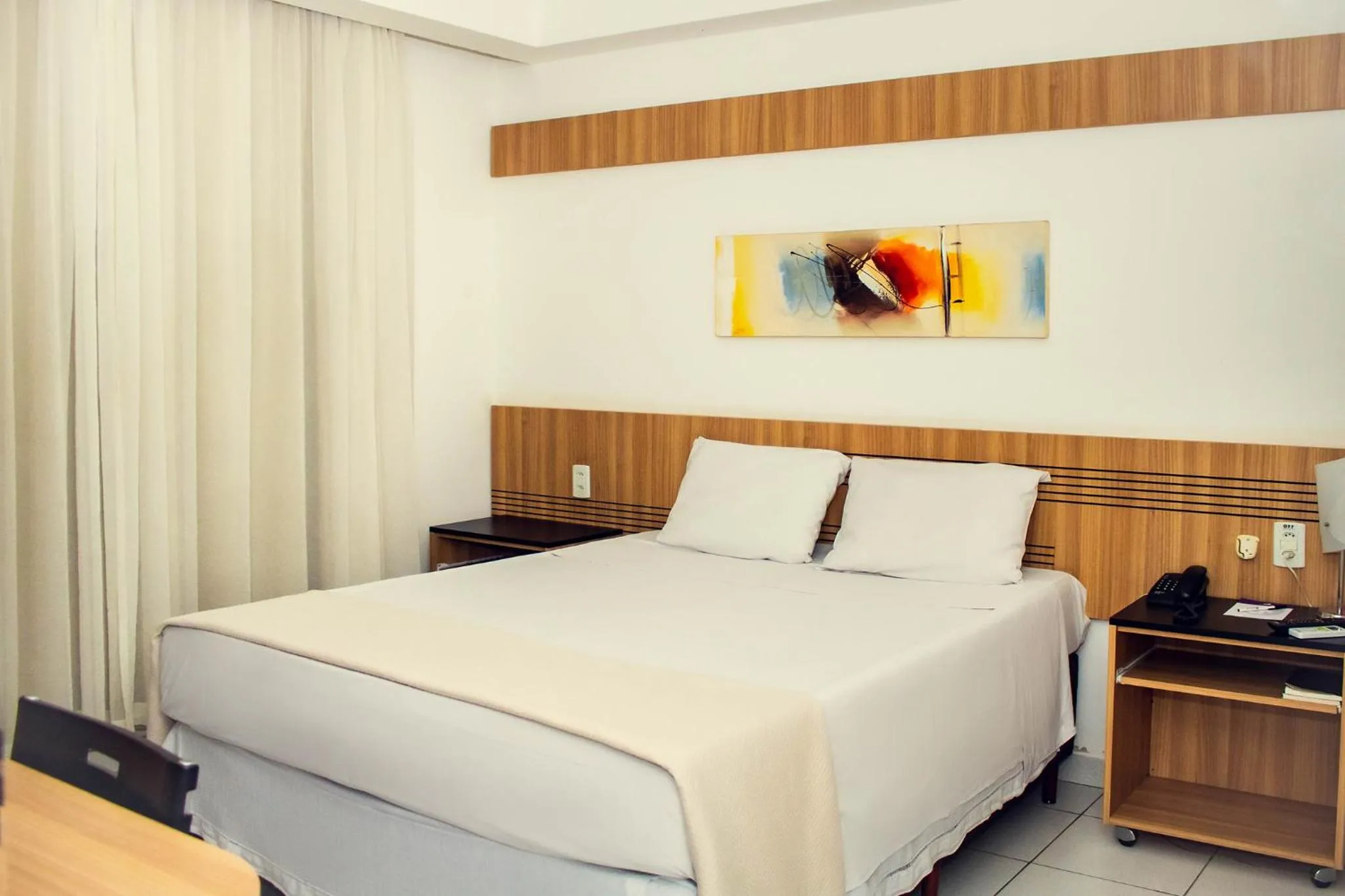 Bedroom, Bed in Delcas Hotel