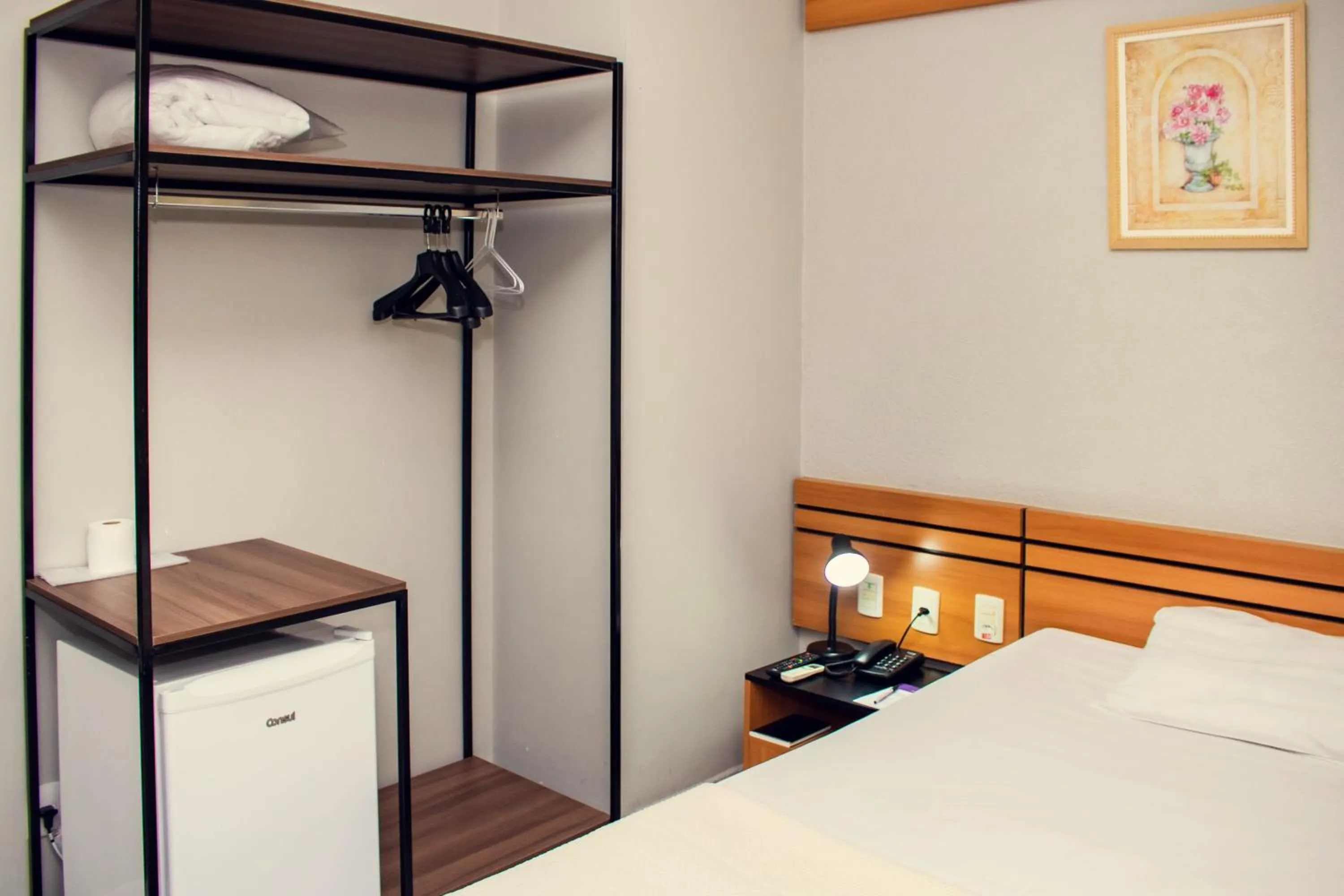 Bedroom, Bed in Delcas Hotel