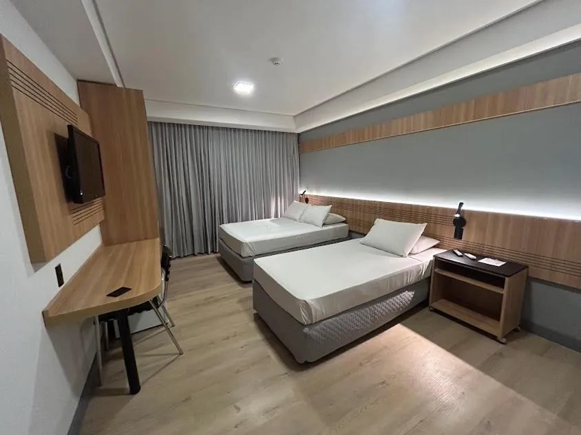 Bedroom, Bed in Delcas Hotel