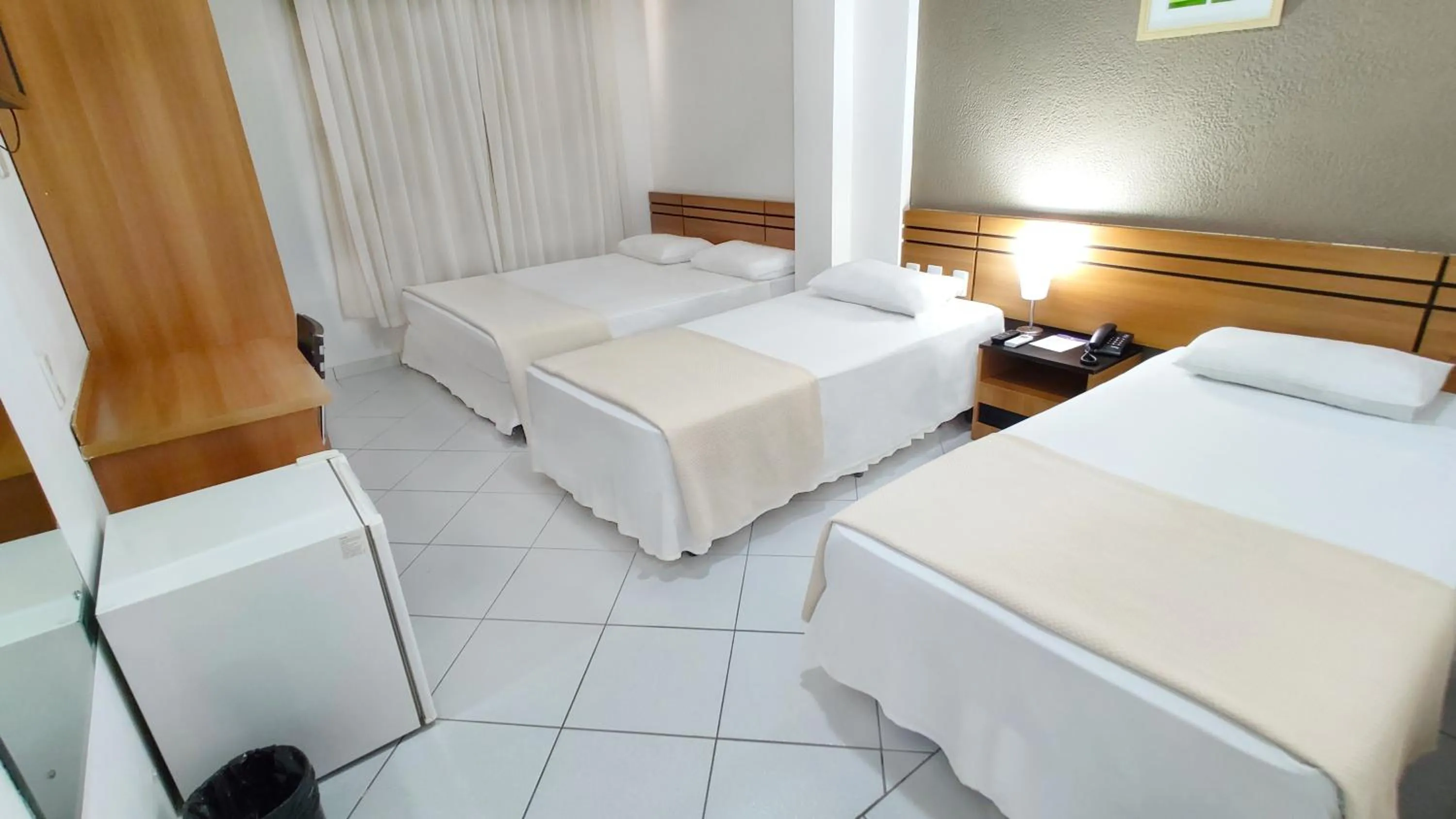 Bedroom, Bed in Delcas Hotel